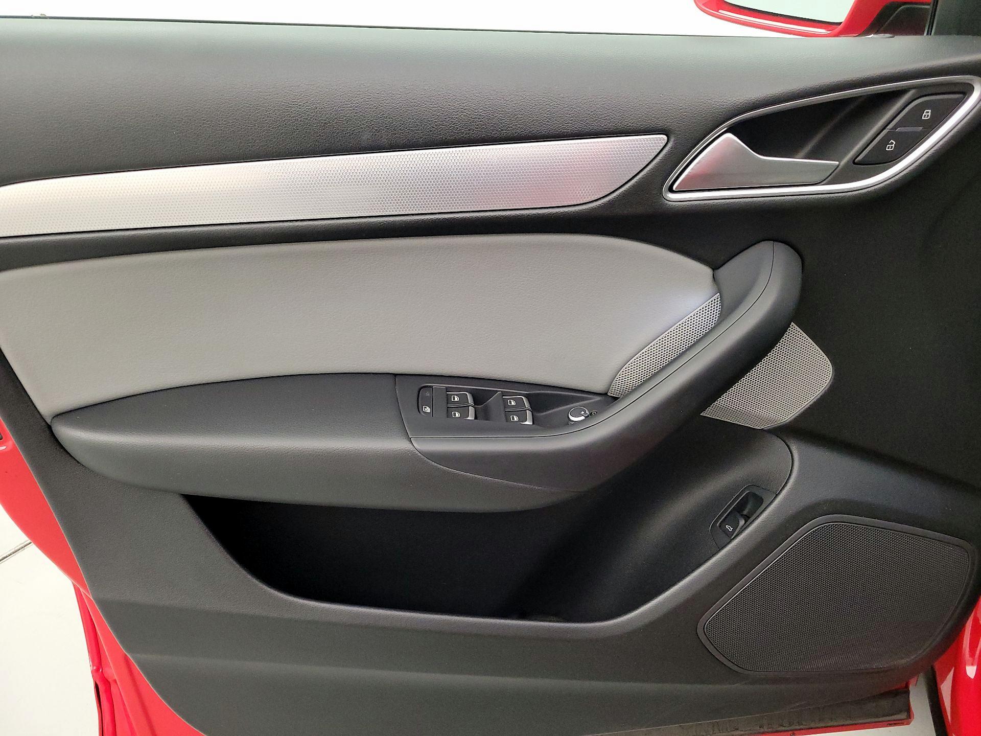 Thumbnail: 2018 Audi Q3 - 12