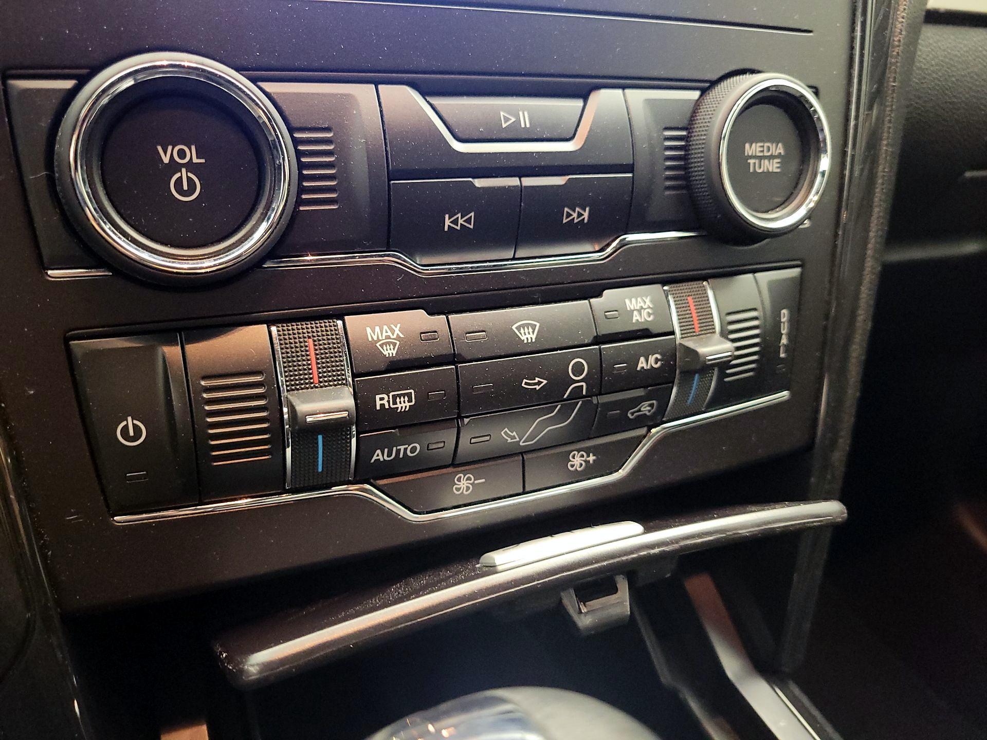 Thumbnail: 2019 Ford Explorer - 17