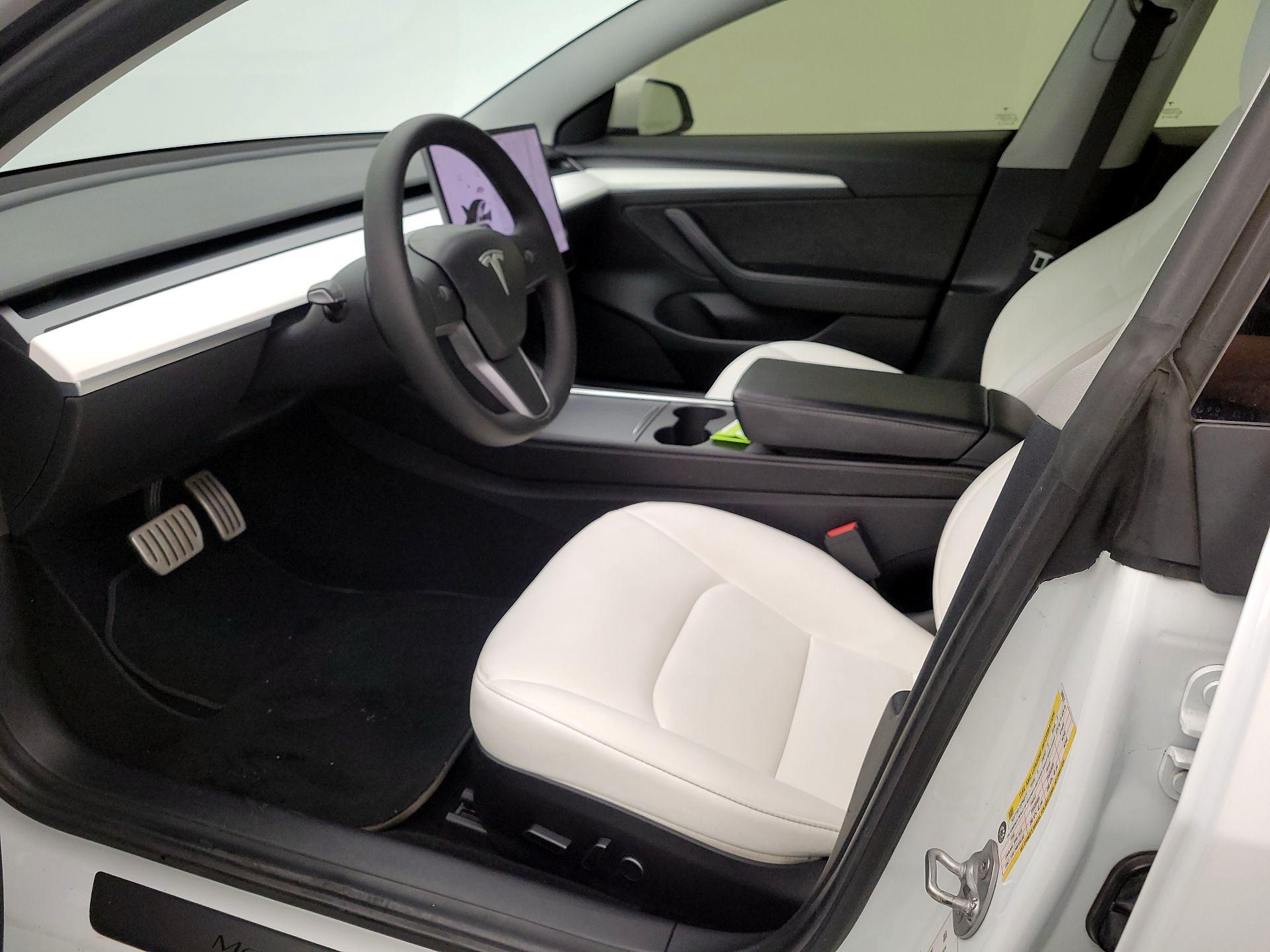 Thumbnail: 2021 Tesla Model 3 - 11