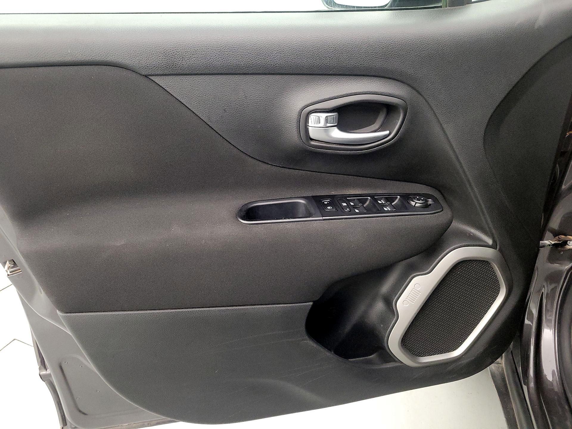Thumbnail: 2021 Jeep Renegade - 12