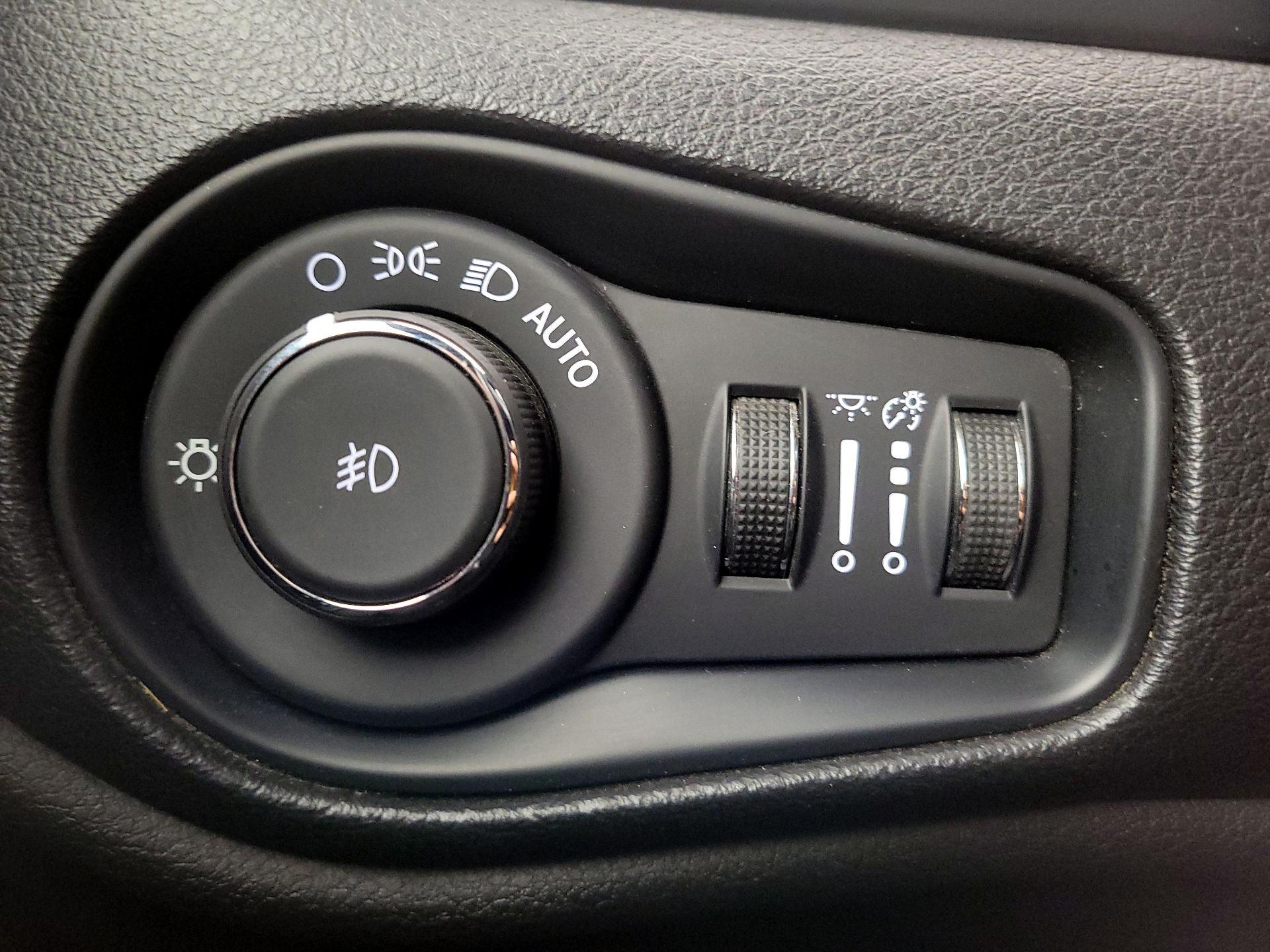 Thumbnail: 2021 Jeep Renegade - 13
