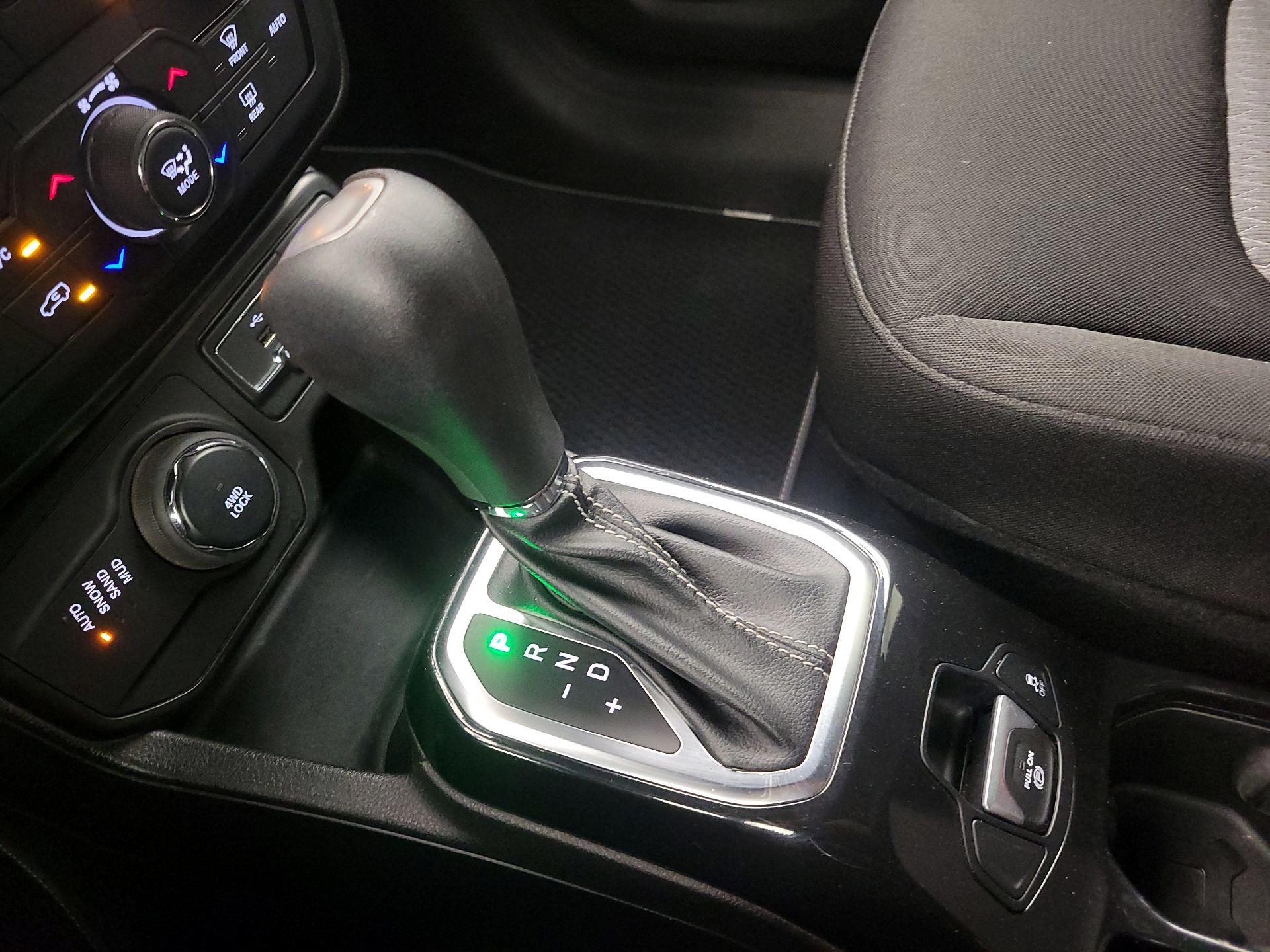Thumbnail: 2021 Jeep Renegade - 17