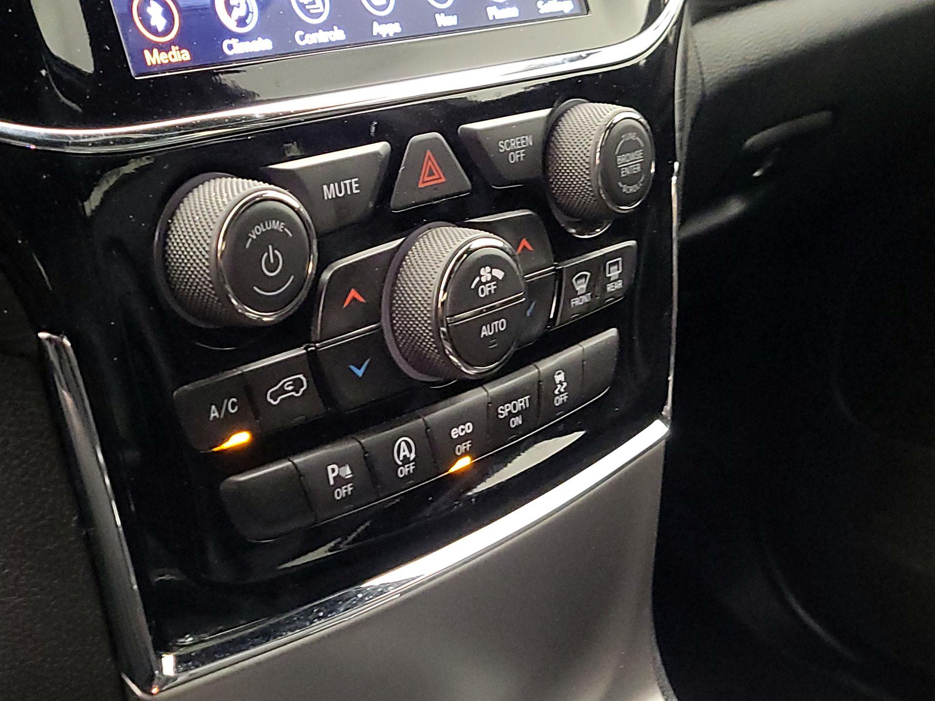 Thumbnail: 2020 Jeep Grand Cherokee - 17