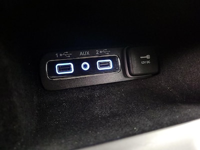 USB/AUX Ports
