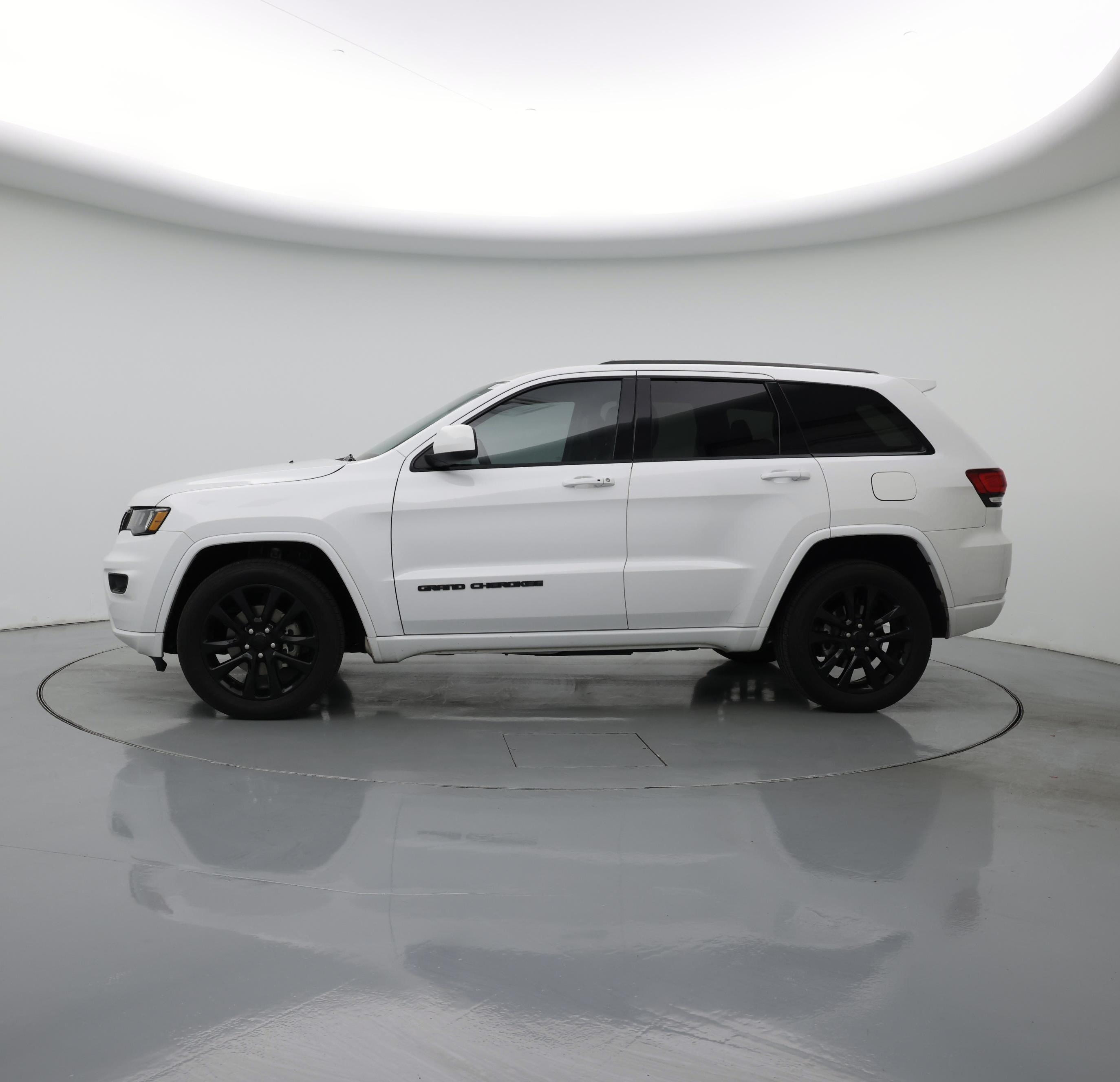 Thumbnail: 2020 Jeep Grand Cherokee - 3