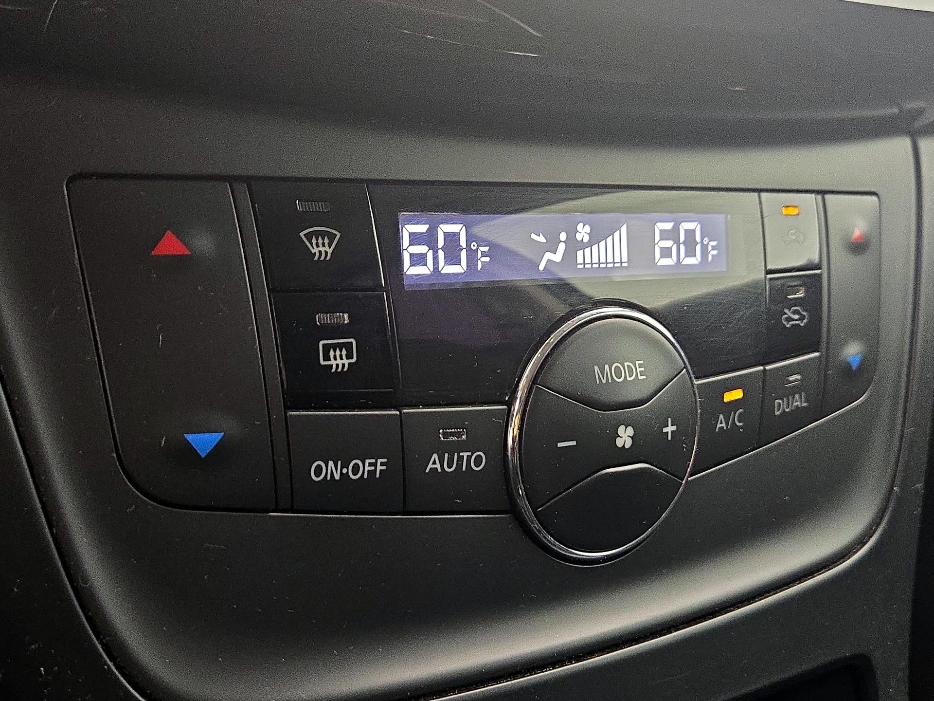 Thumbnail: 2018 Nissan Sentra - 16