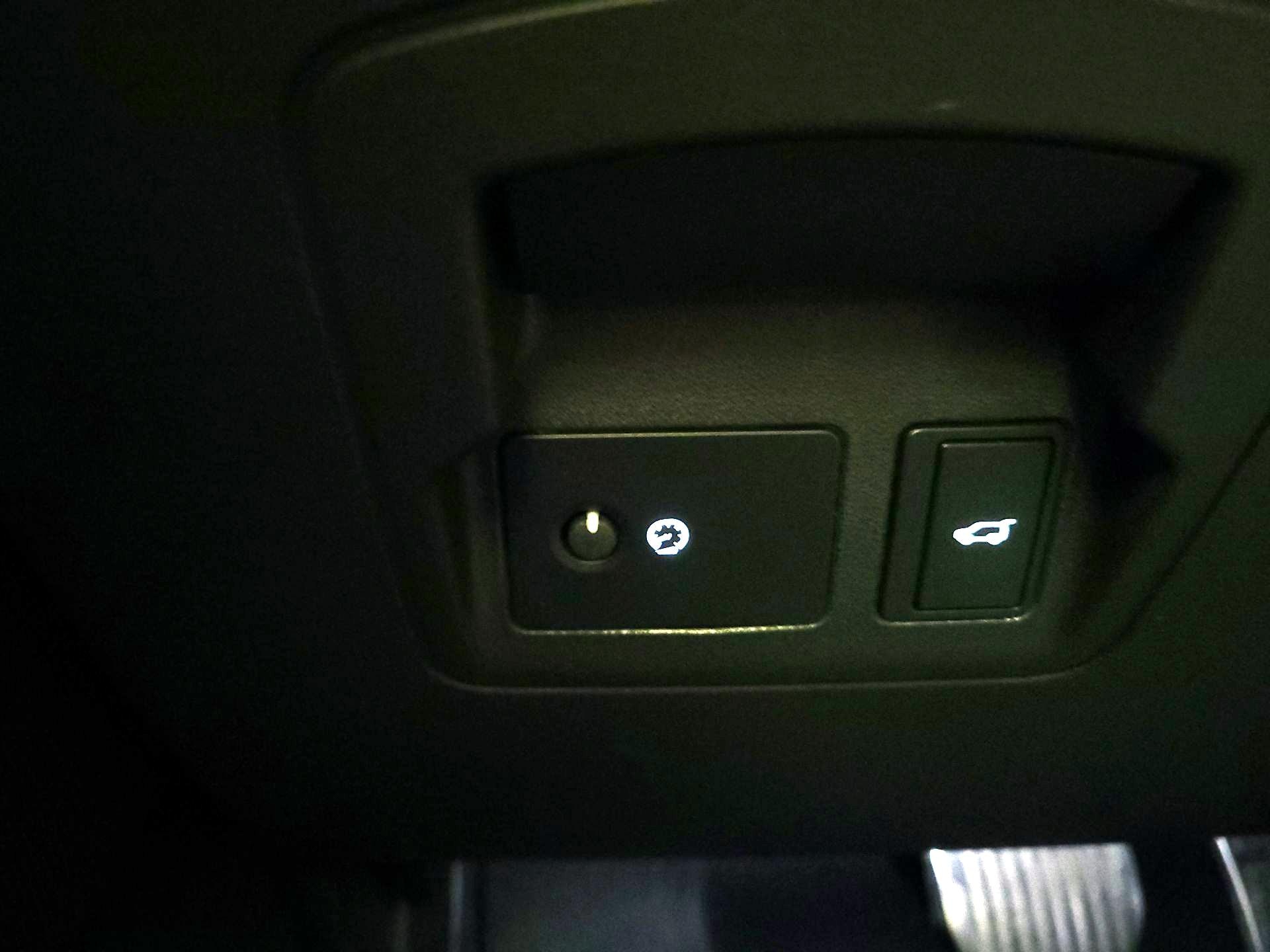 Thumbnail: 2021 Land Rover Range Rover Velar - 13