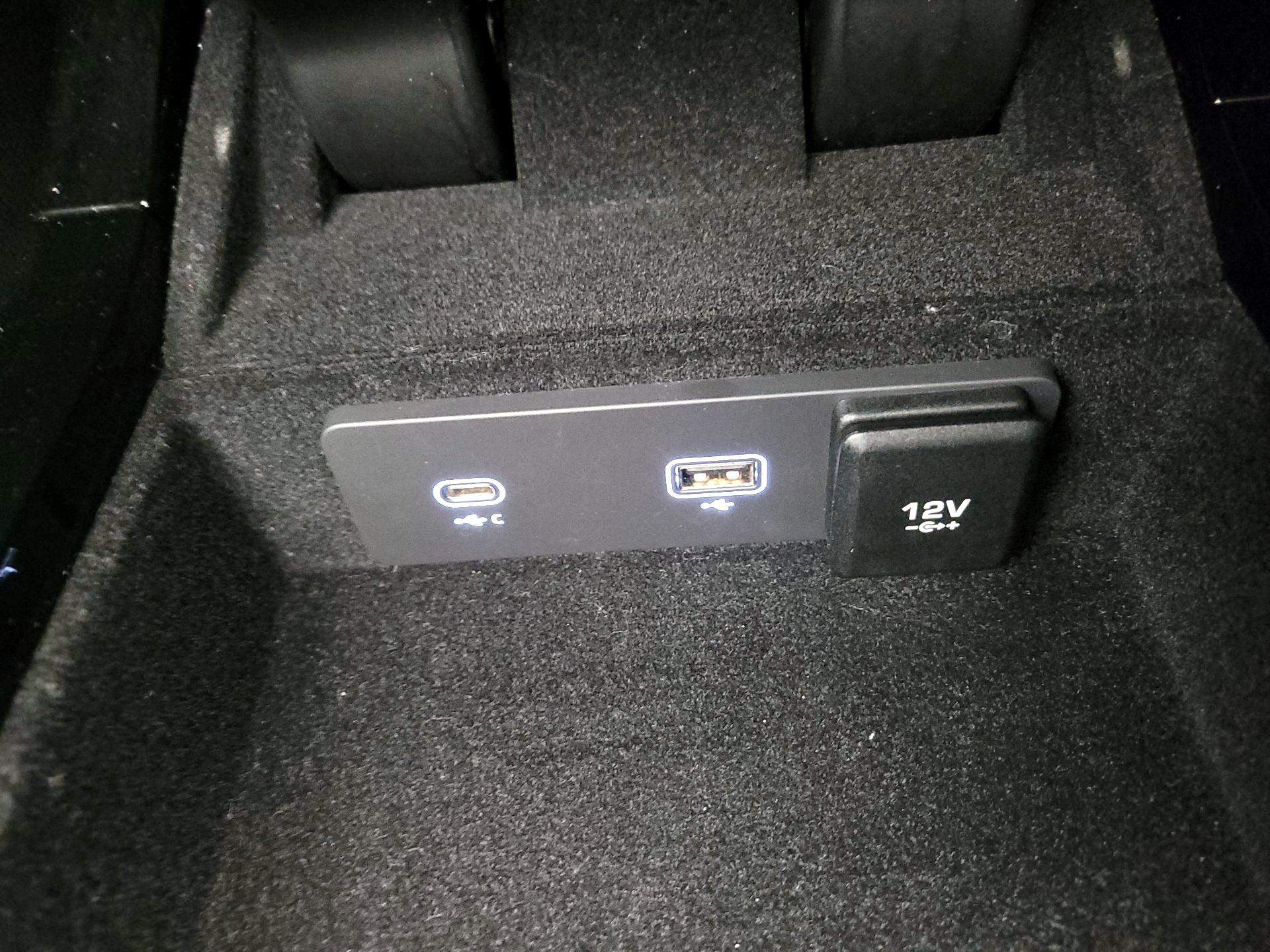 Thumbnail: 2021 Land Rover Range Rover Velar - 19