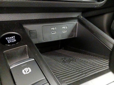 USB/AUX Ports