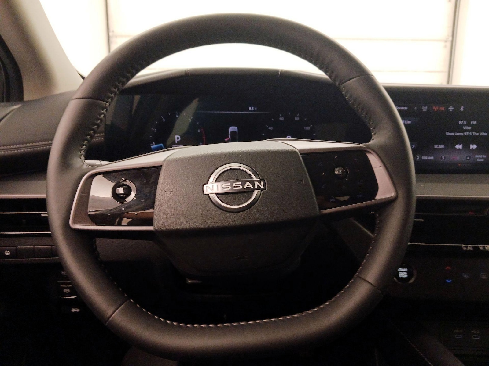 2025 Nissan Murano SV - Photo 11