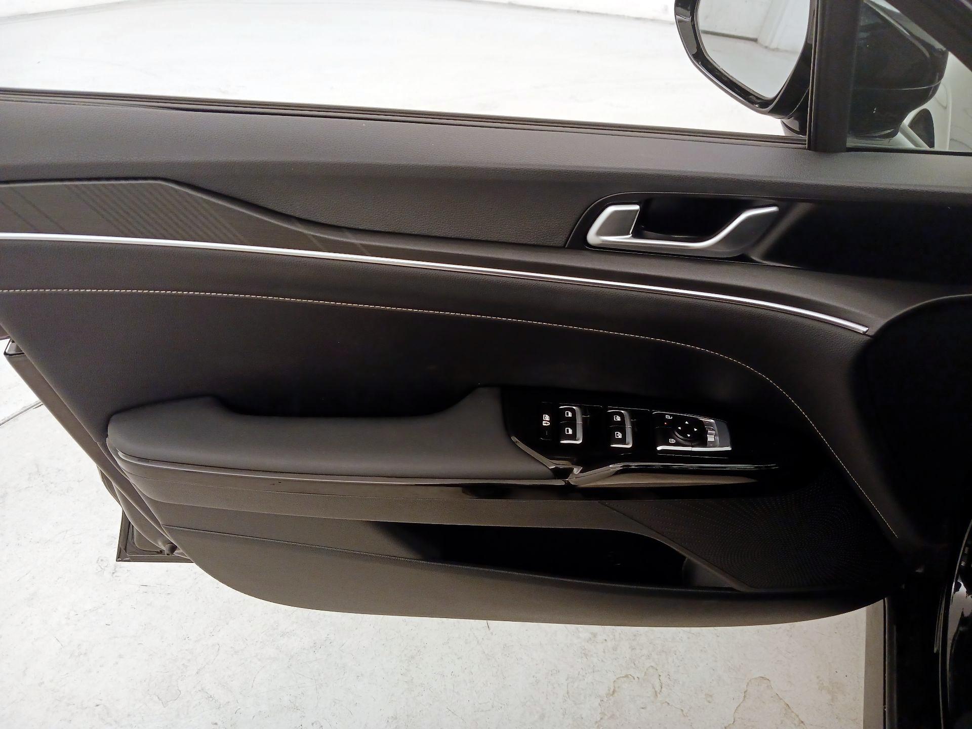 Thumbnail: 2025 Kia K5 - 12