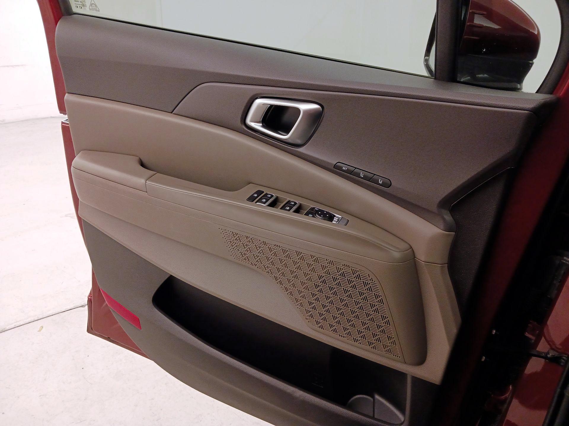 Thumbnail: 2025 Kia Carnival - 12