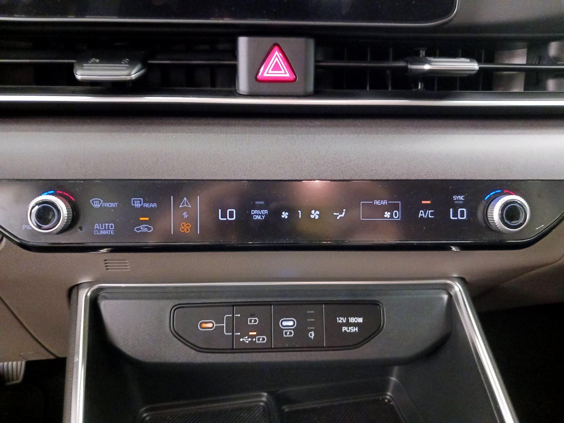 Thumbnail: 2025 Kia Carnival - 17