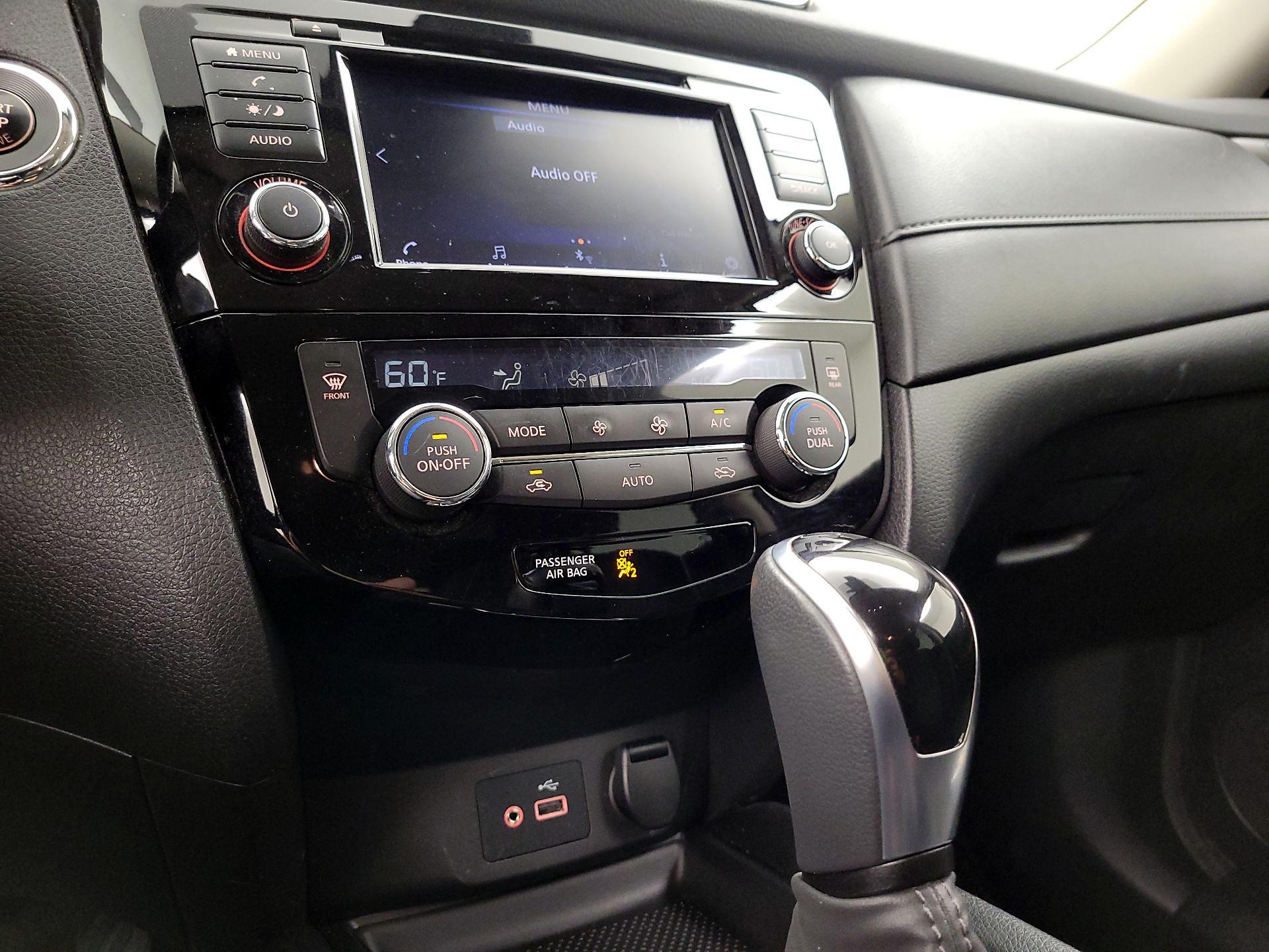 Thumbnail: 2020 Nissan Rogue - 16