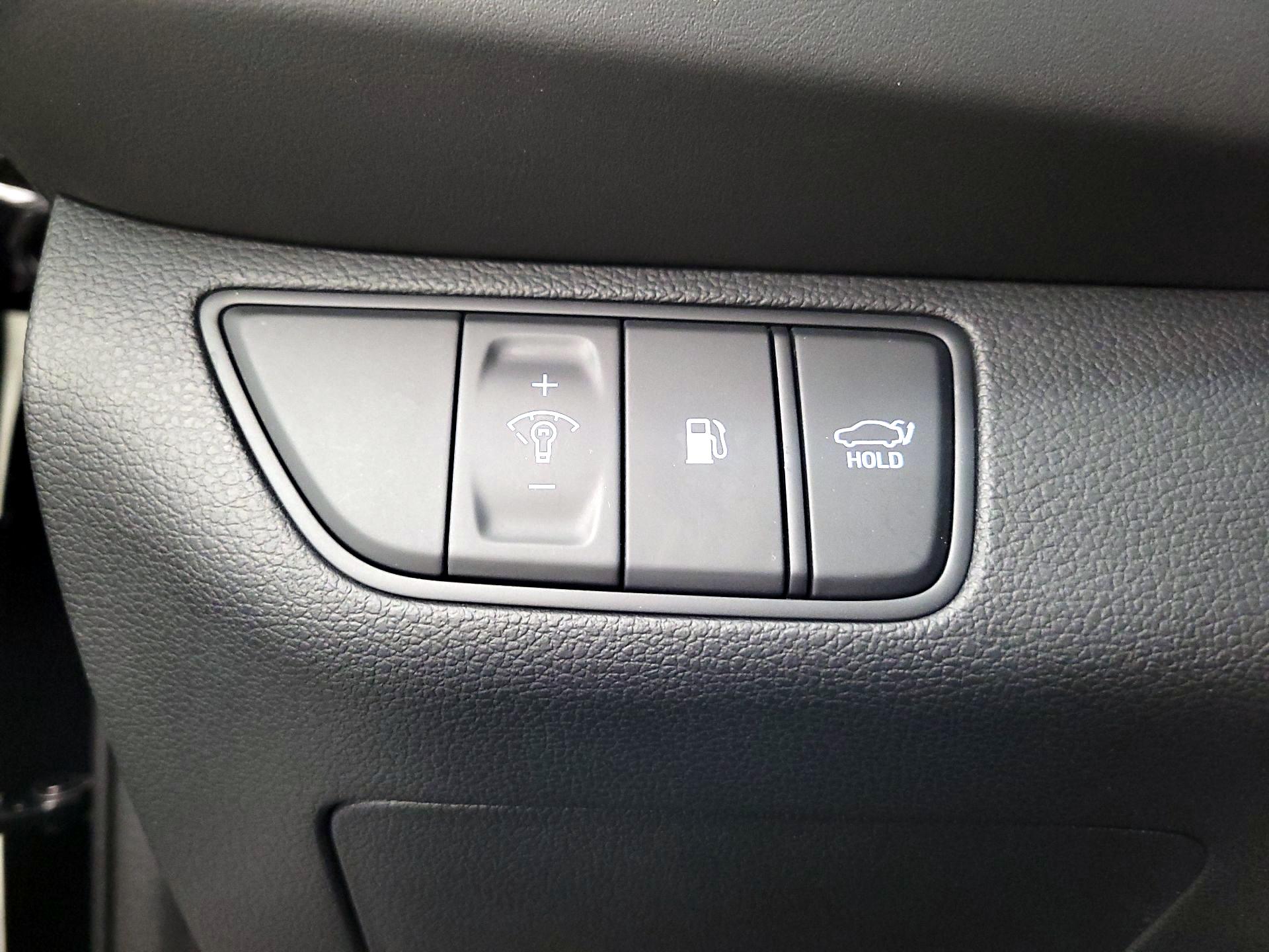 Thumbnail: 2023 Genesis G70 - 13