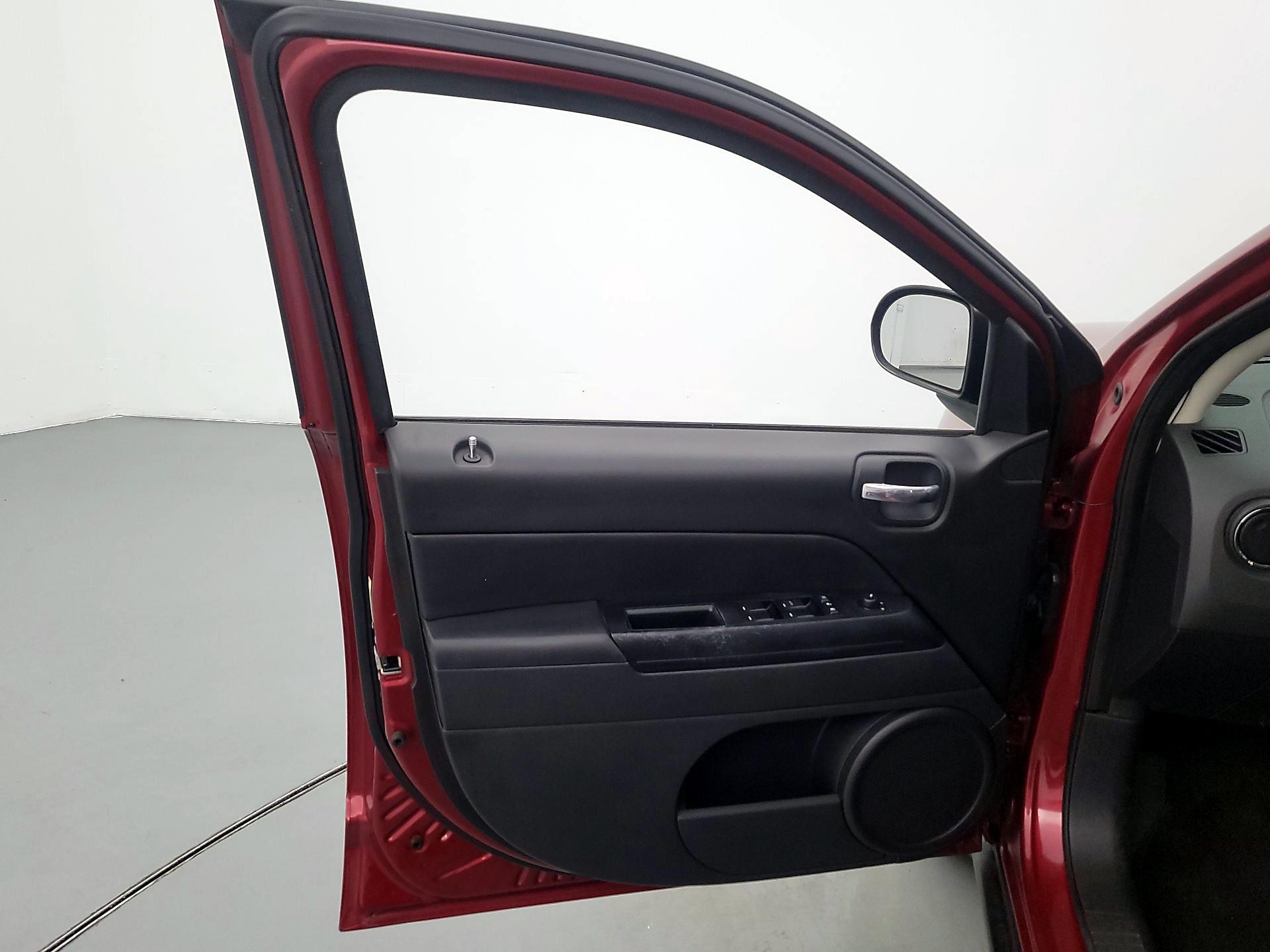 Thumbnail: 2014 Jeep Compass - 12