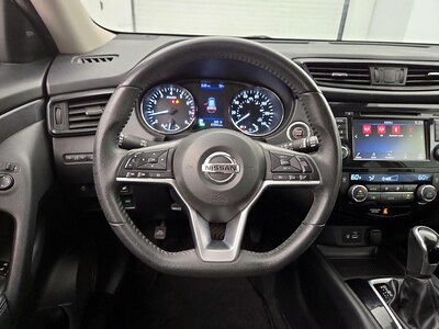 Steering Wheel & Instrument Cluster (On)