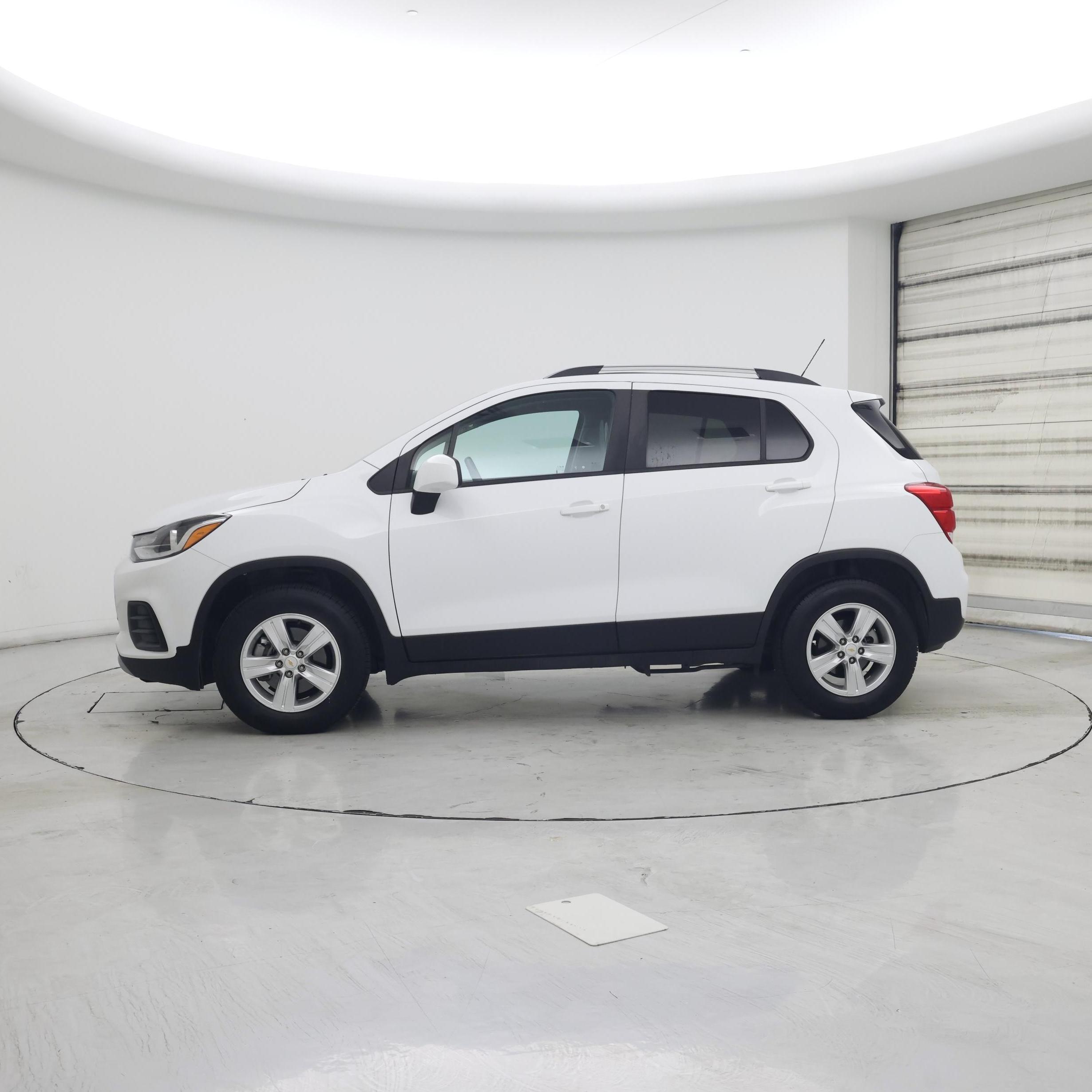 Thumbnail: 2021 Chevrolet Trax - 3