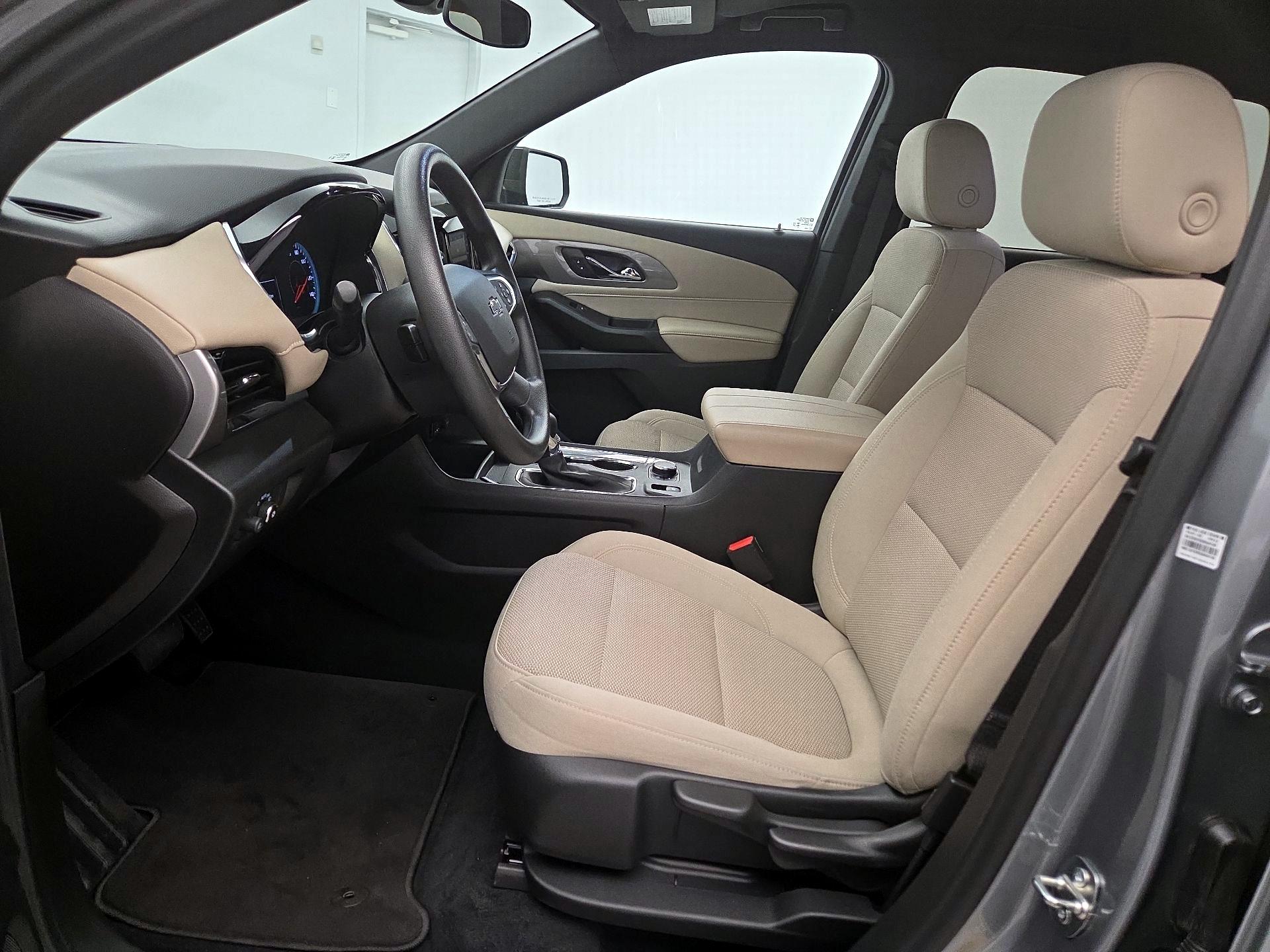 Thumbnail: 2023 Chevrolet Traverse - 11