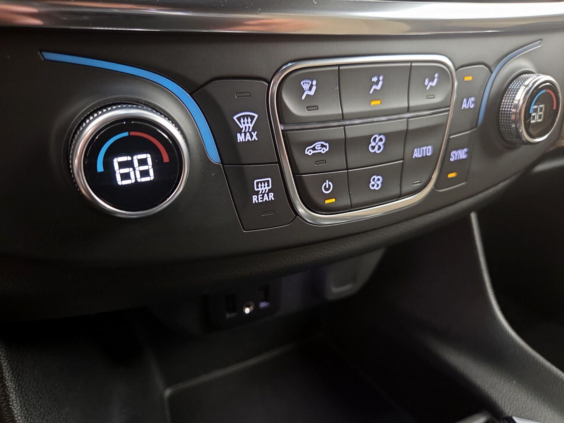 Thumbnail: 2023 Chevrolet Traverse - 16