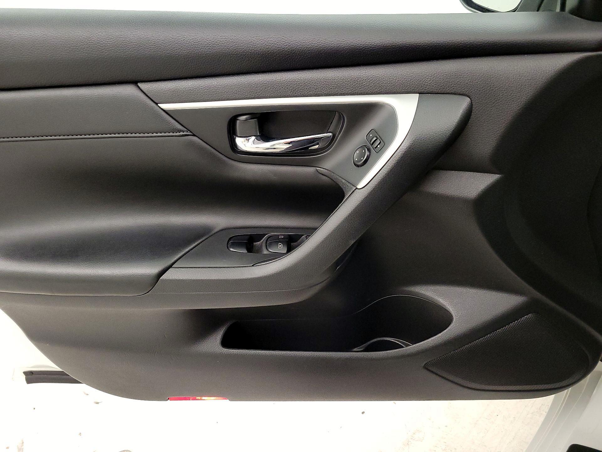 Thumbnail: 2018 Nissan Altima - 12