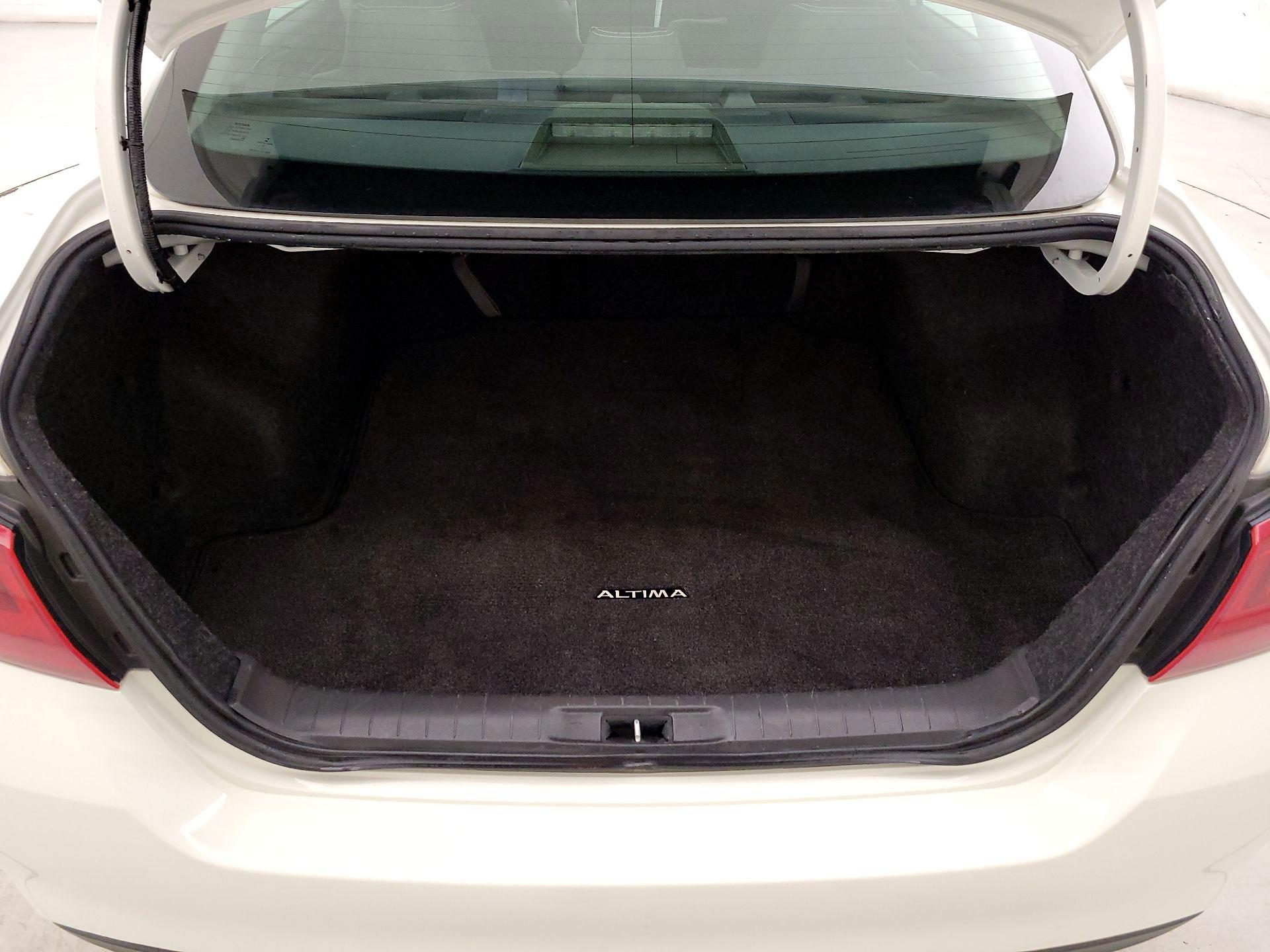 Thumbnail: 2018 Nissan Altima - 20