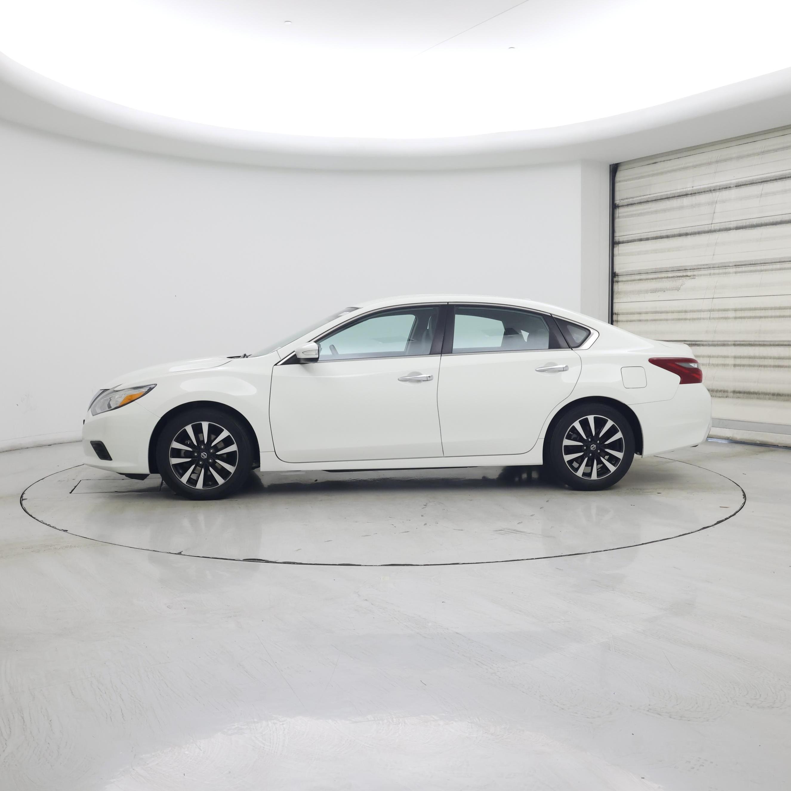 Thumbnail: 2018 Nissan Altima - 3