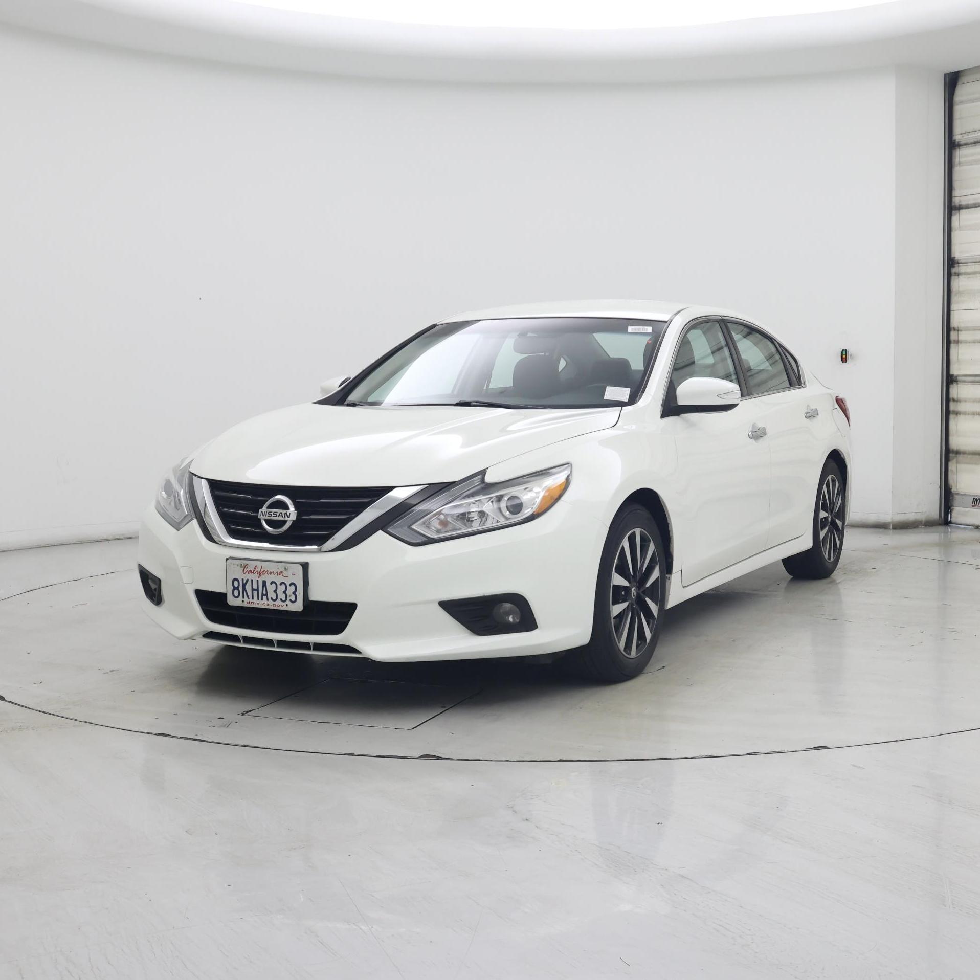 Thumbnail: 2018 Nissan Altima - 4