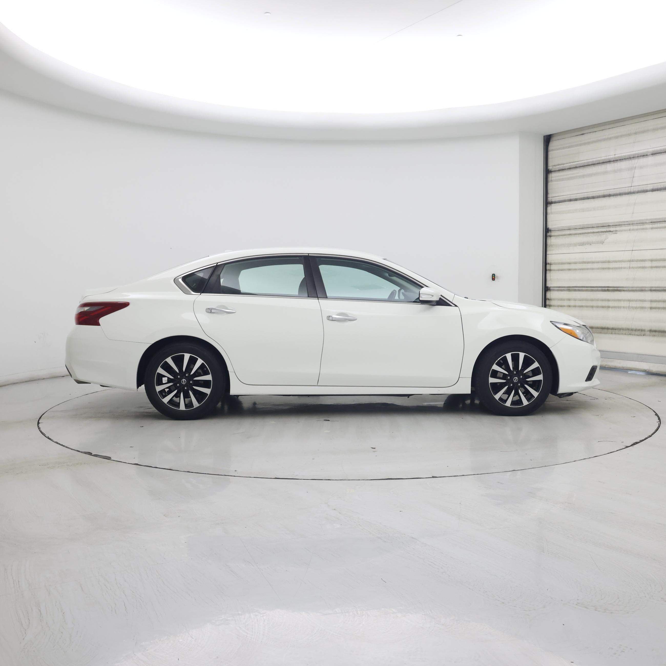 Thumbnail: 2018 Nissan Altima - 7