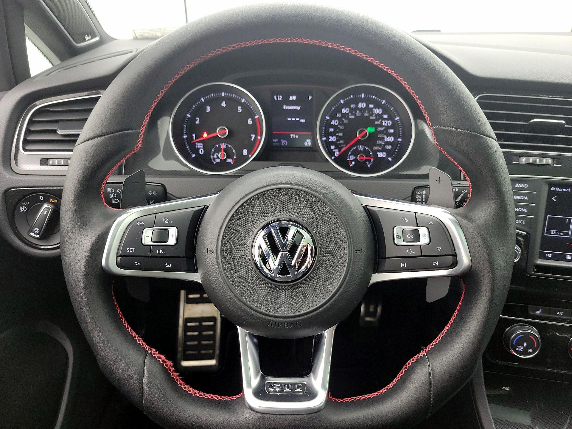 Thumbnail: 2017 Volkswagen Golf - 10