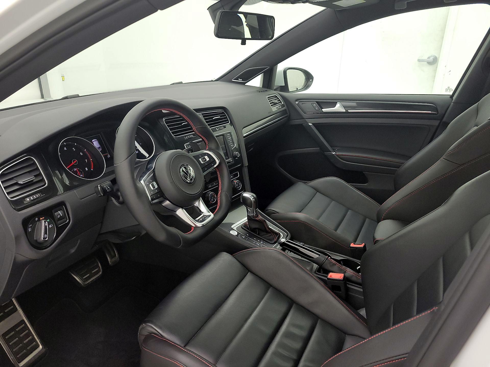 Thumbnail: 2017 Volkswagen Golf - 11