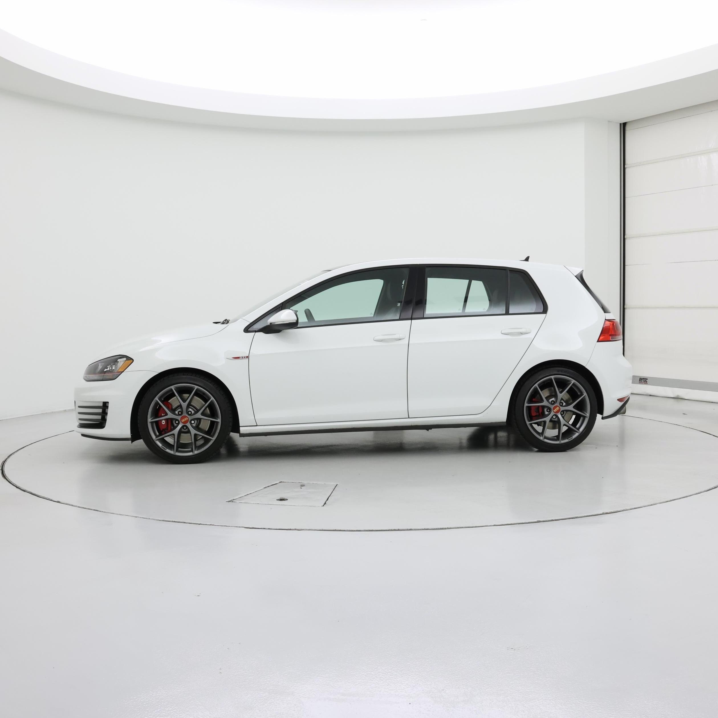 Thumbnail: 2017 Volkswagen Golf - 3