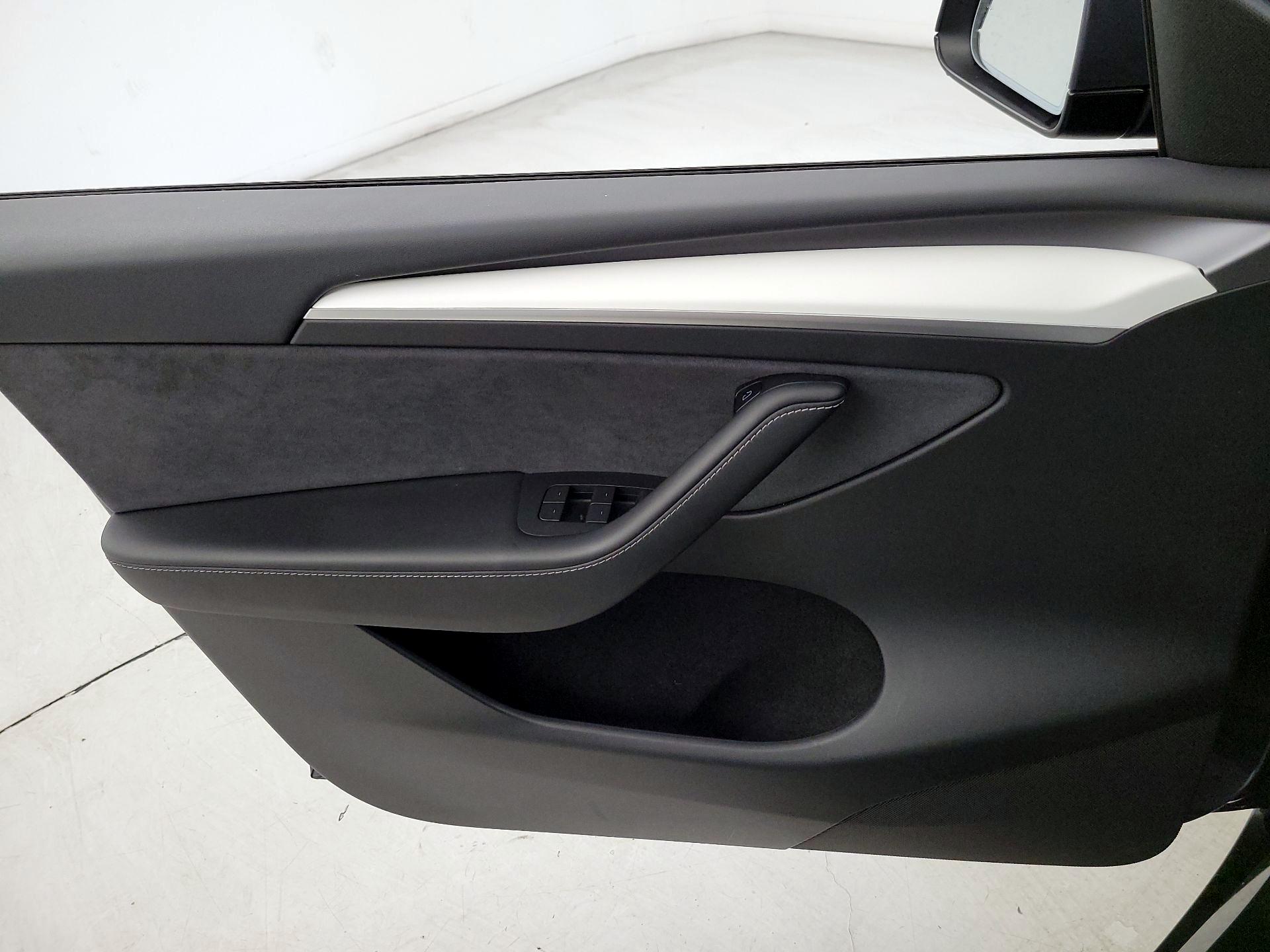 Thumbnail: 2023 Tesla Model Y - 12