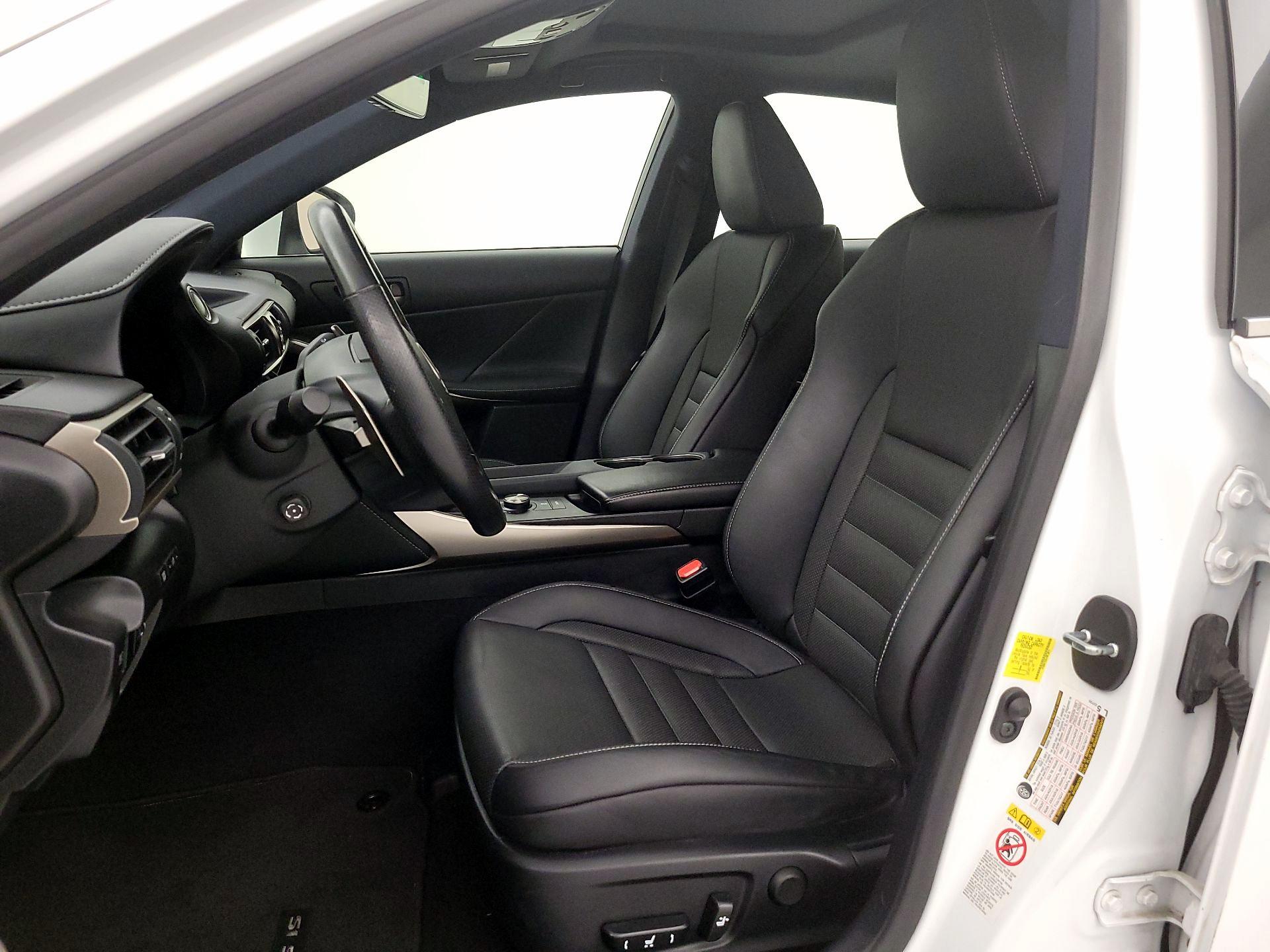 Thumbnail: 2018 Lexus IS - 11