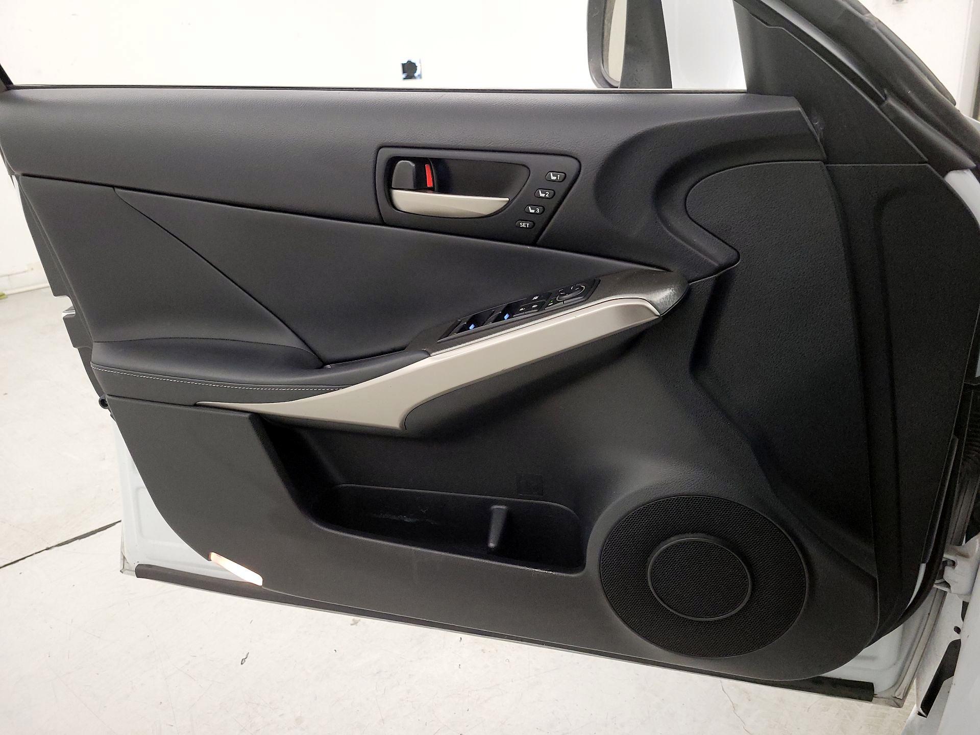 Thumbnail: 2018 Lexus IS - 12