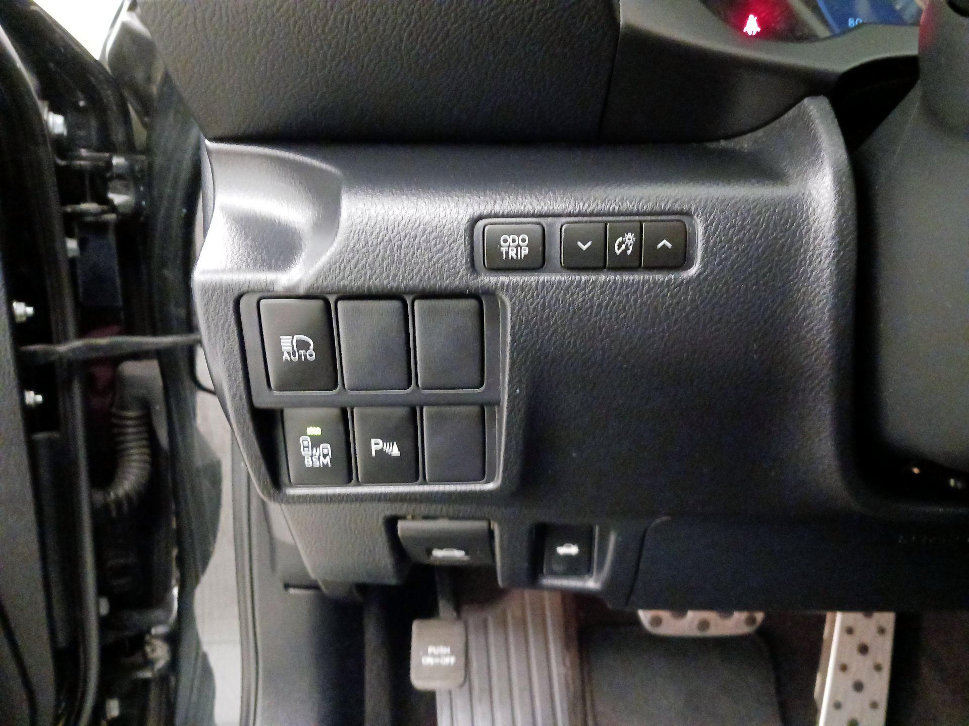 Thumbnail: 2020 Lexus IS - 13