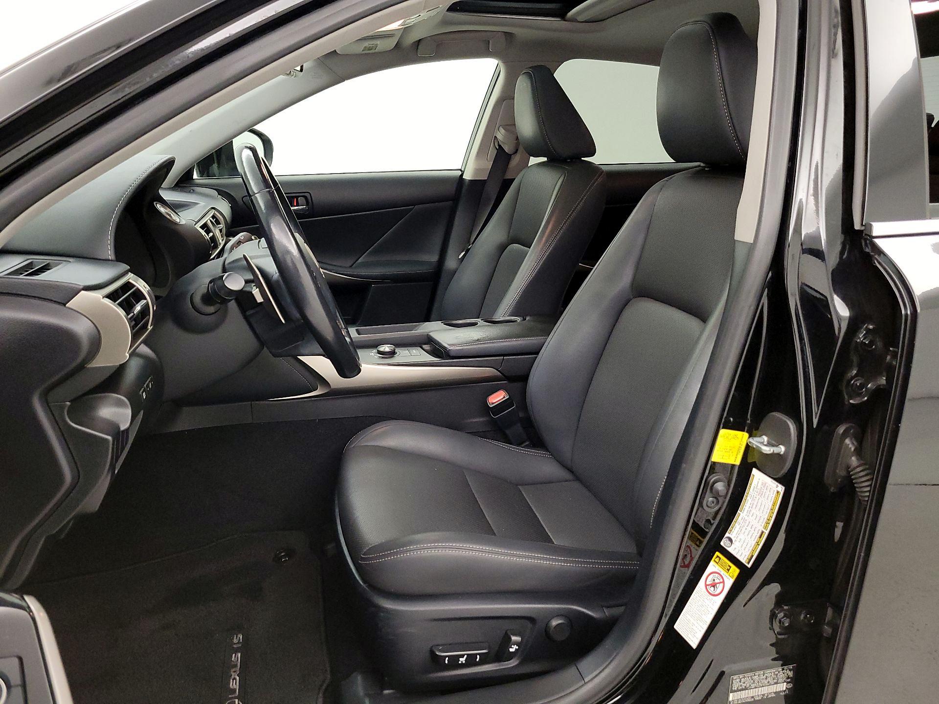 Thumbnail: 2015 Lexus IS - 11