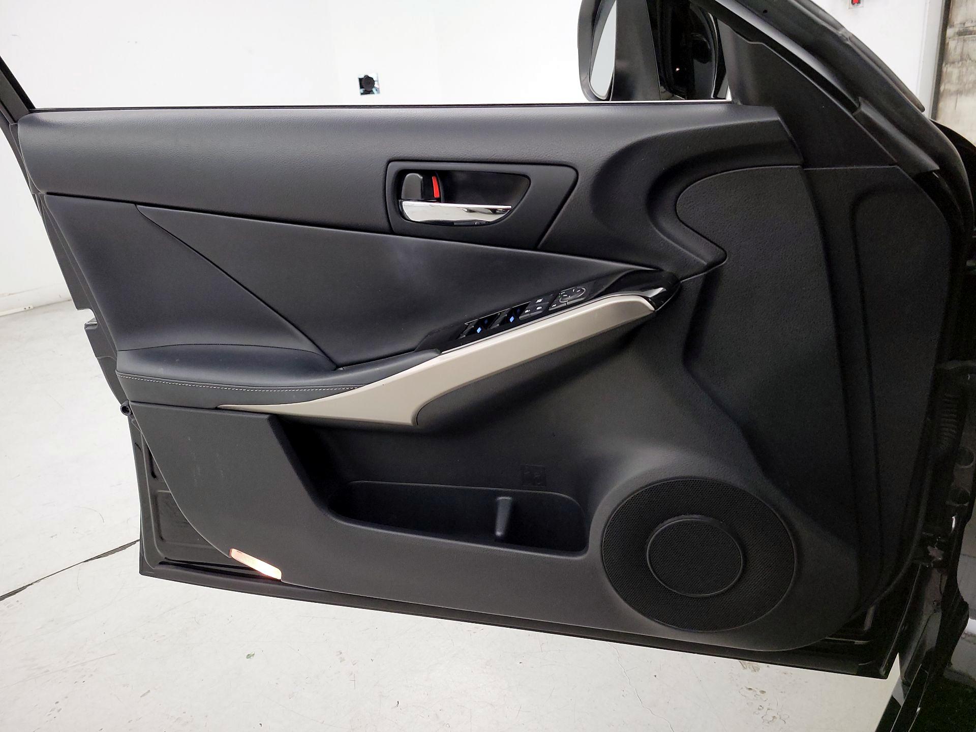 Thumbnail: 2015 Lexus IS - 12