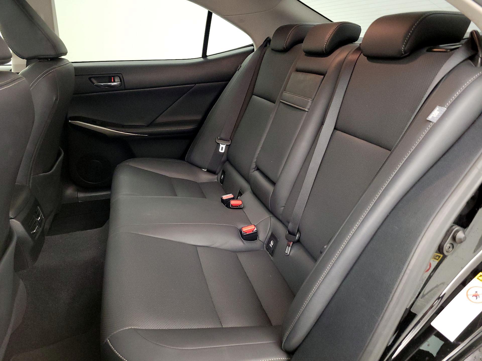 Thumbnail: 2015 Lexus IS - 17