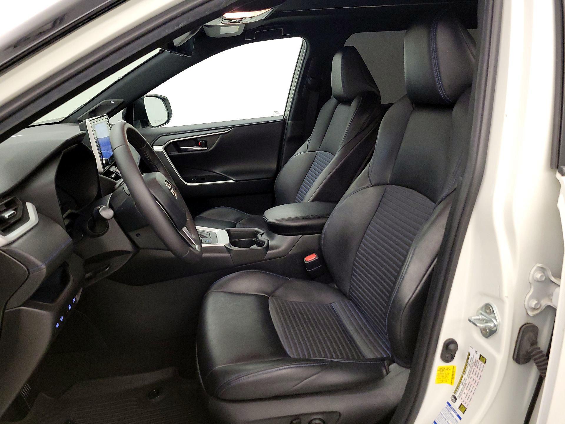 Thumbnail: 2021 Toyota RAV4 - 11