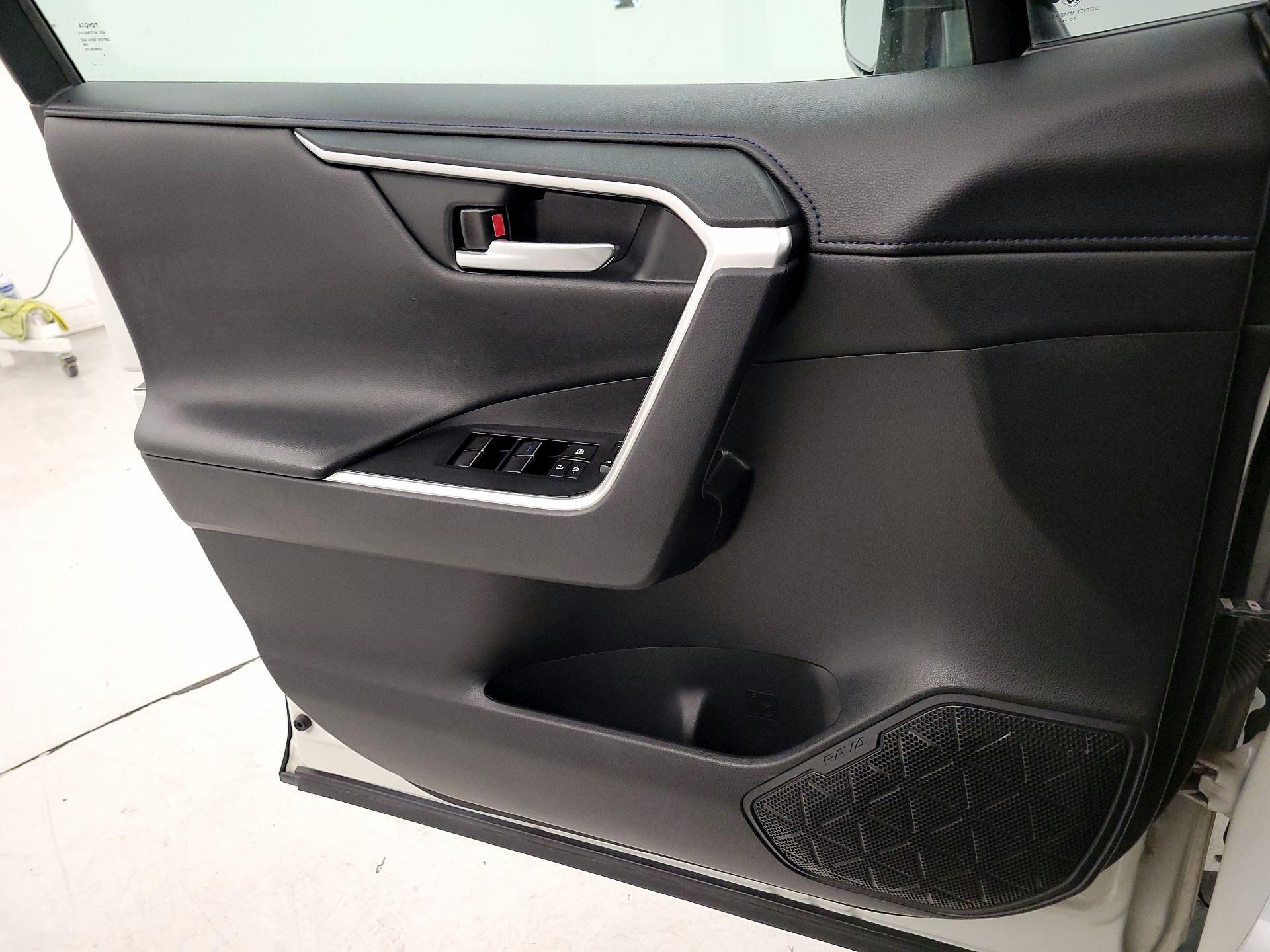 Thumbnail: 2021 Toyota RAV4 - 12