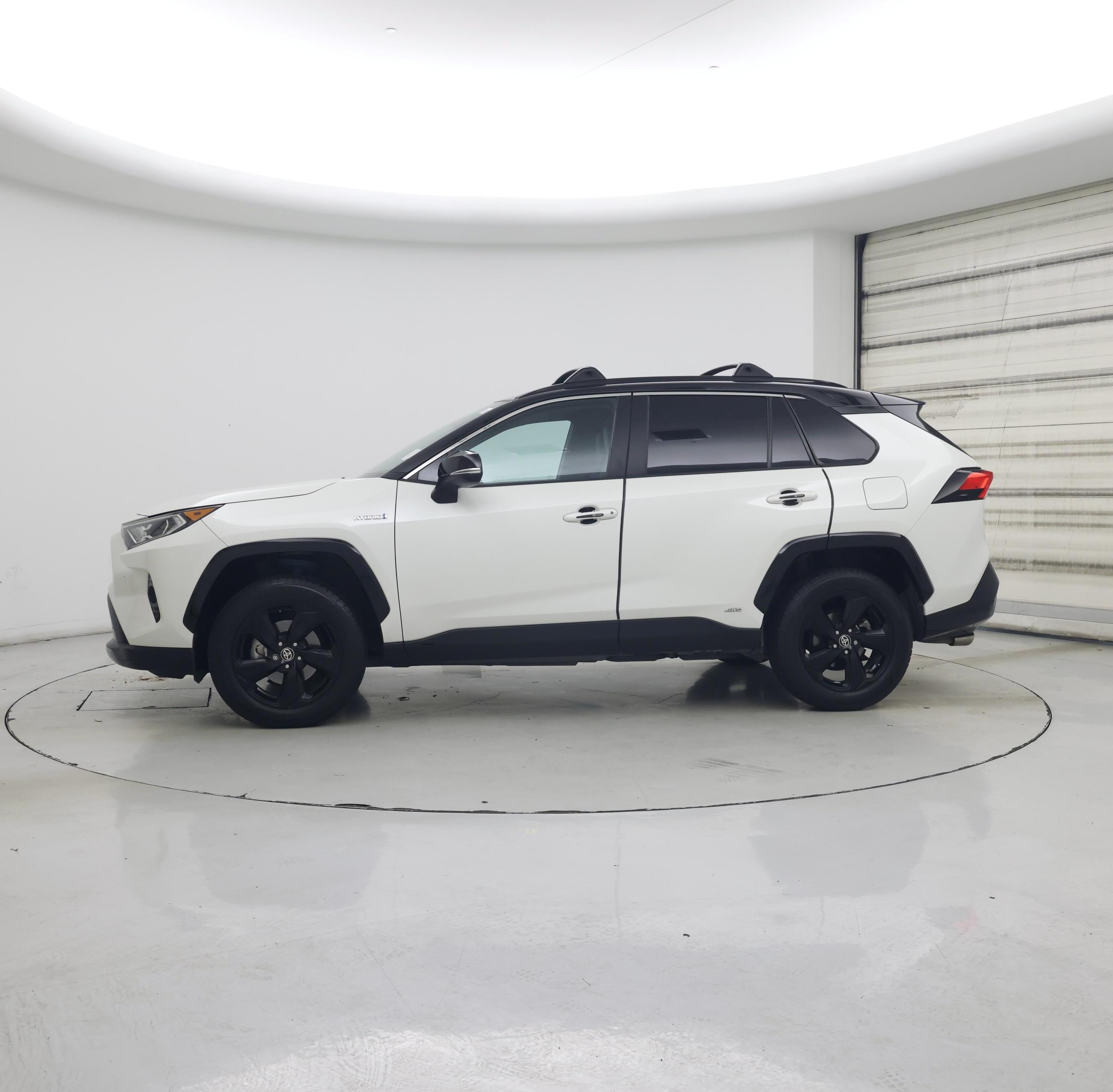 Thumbnail: 2021 Toyota RAV4 - 3
