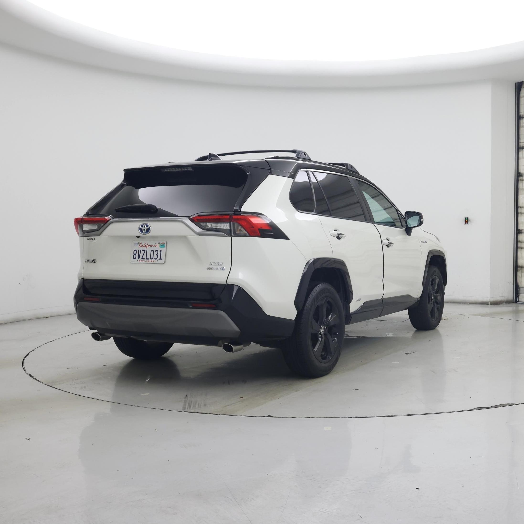 Thumbnail: 2021 Toyota RAV4 - 8