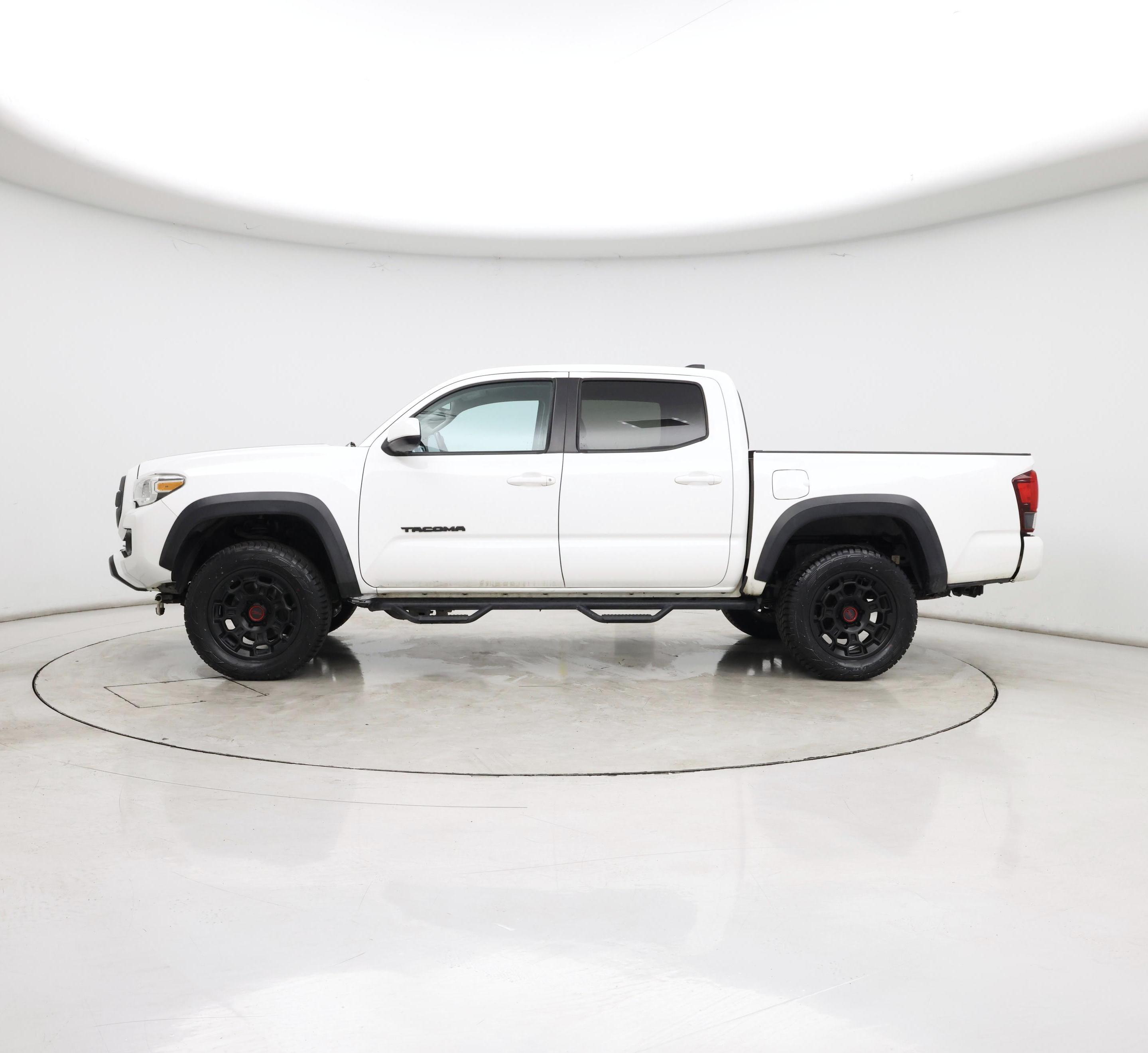 Thumbnail: 2021 Toyota Tacoma - 3