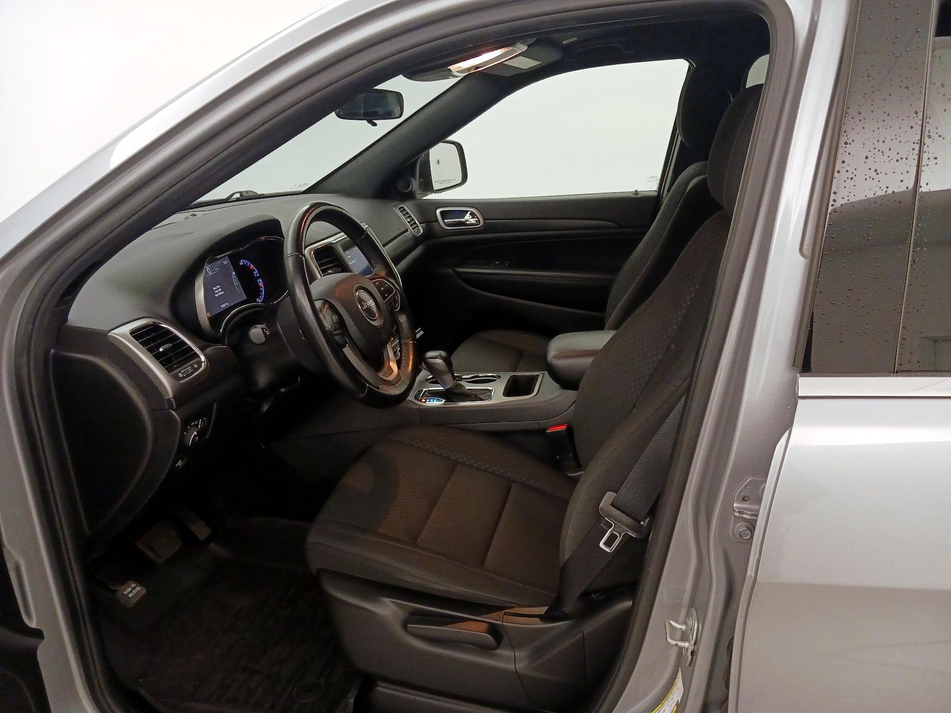 Thumbnail: 2018 Jeep Grand Cherokee - 11