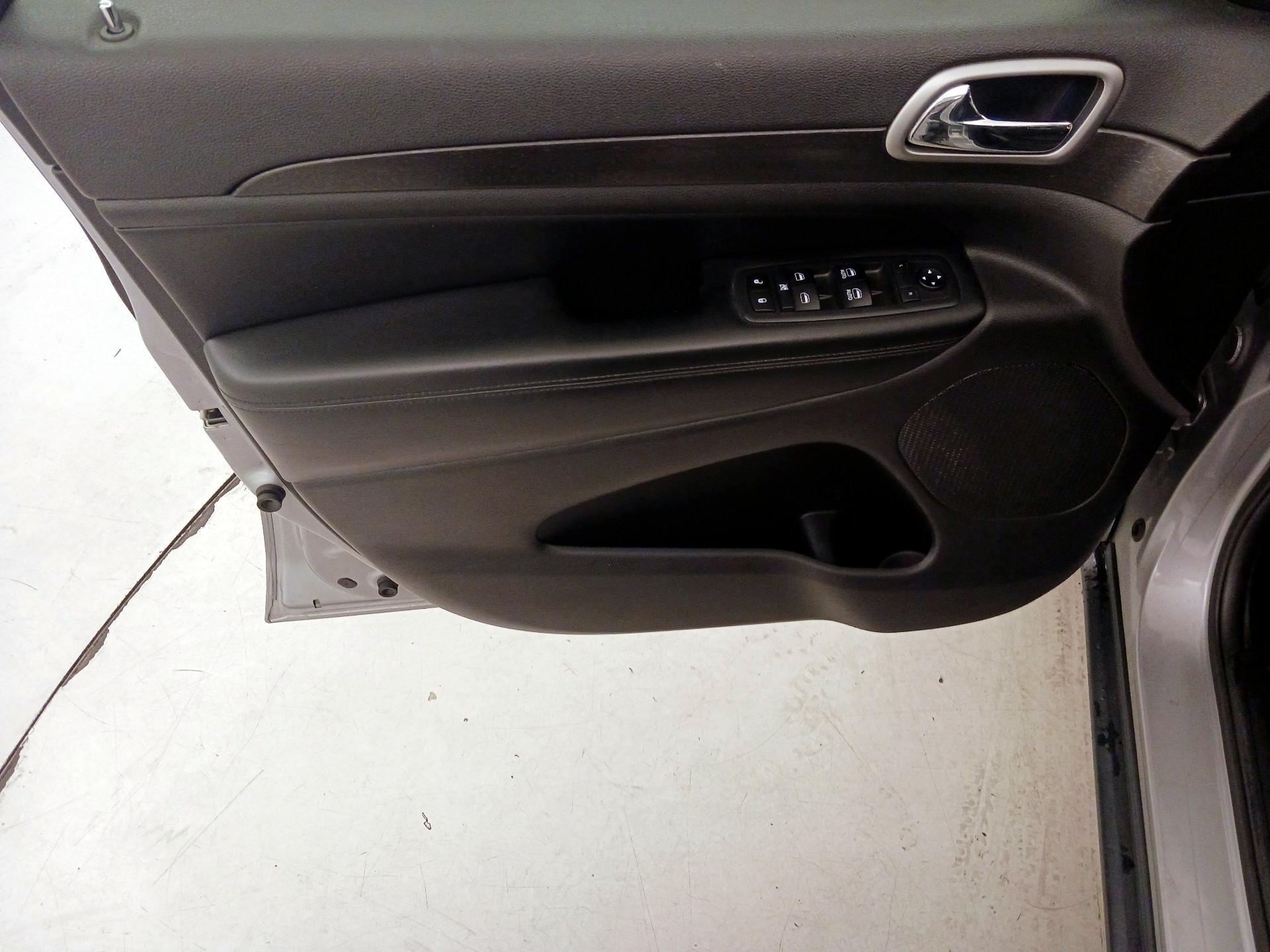 Thumbnail: 2018 Jeep Grand Cherokee - 12