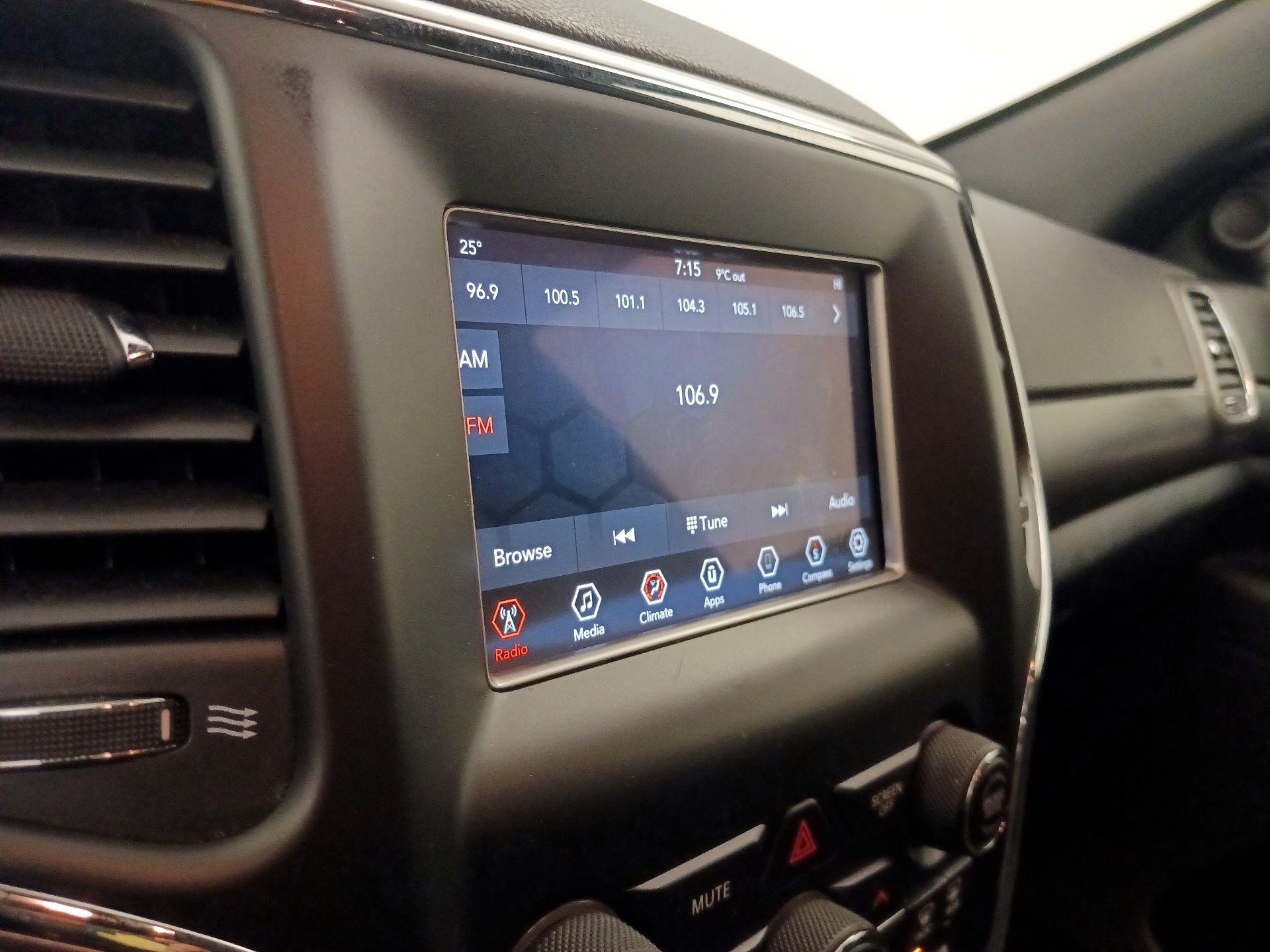 Thumbnail: 2018 Jeep Grand Cherokee - 15