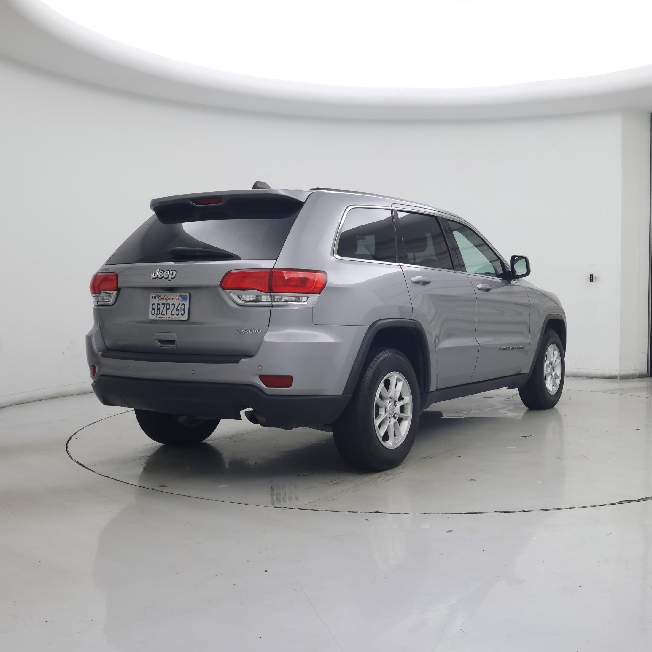 Thumbnail: 2018 Jeep Grand Cherokee - 8