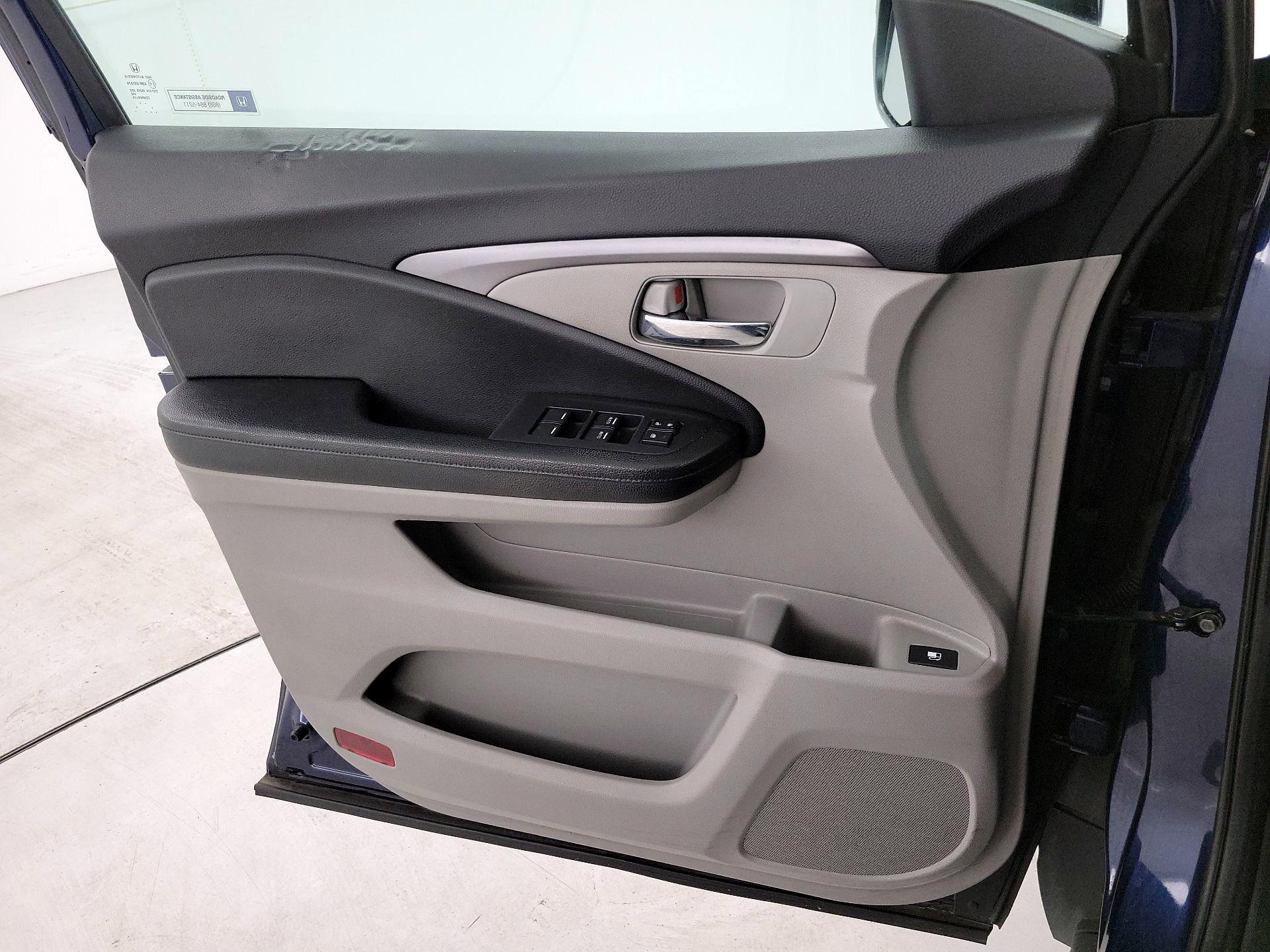 Thumbnail: 2016 Honda Pilot - 12