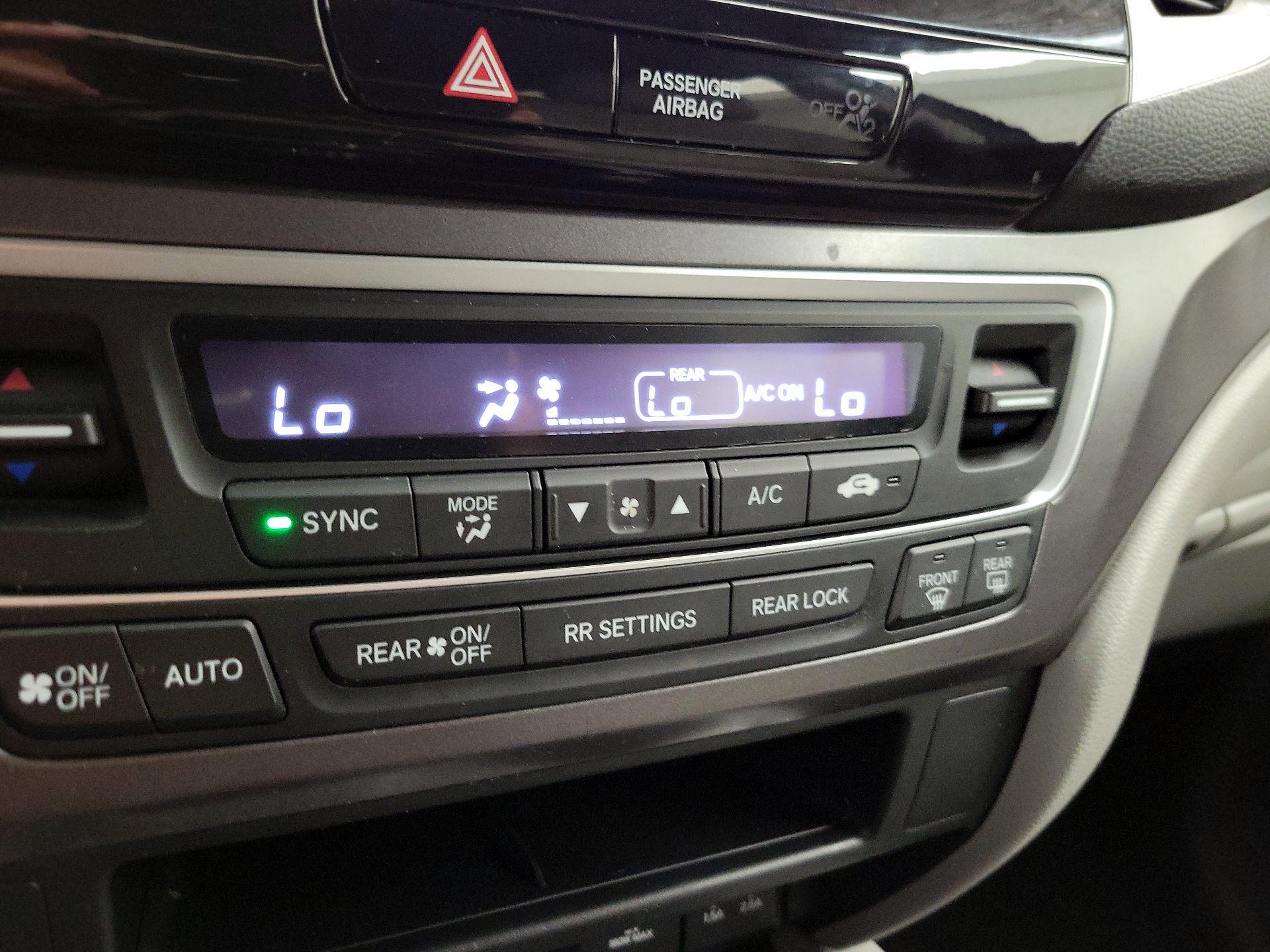 Thumbnail: 2016 Honda Pilot - 16